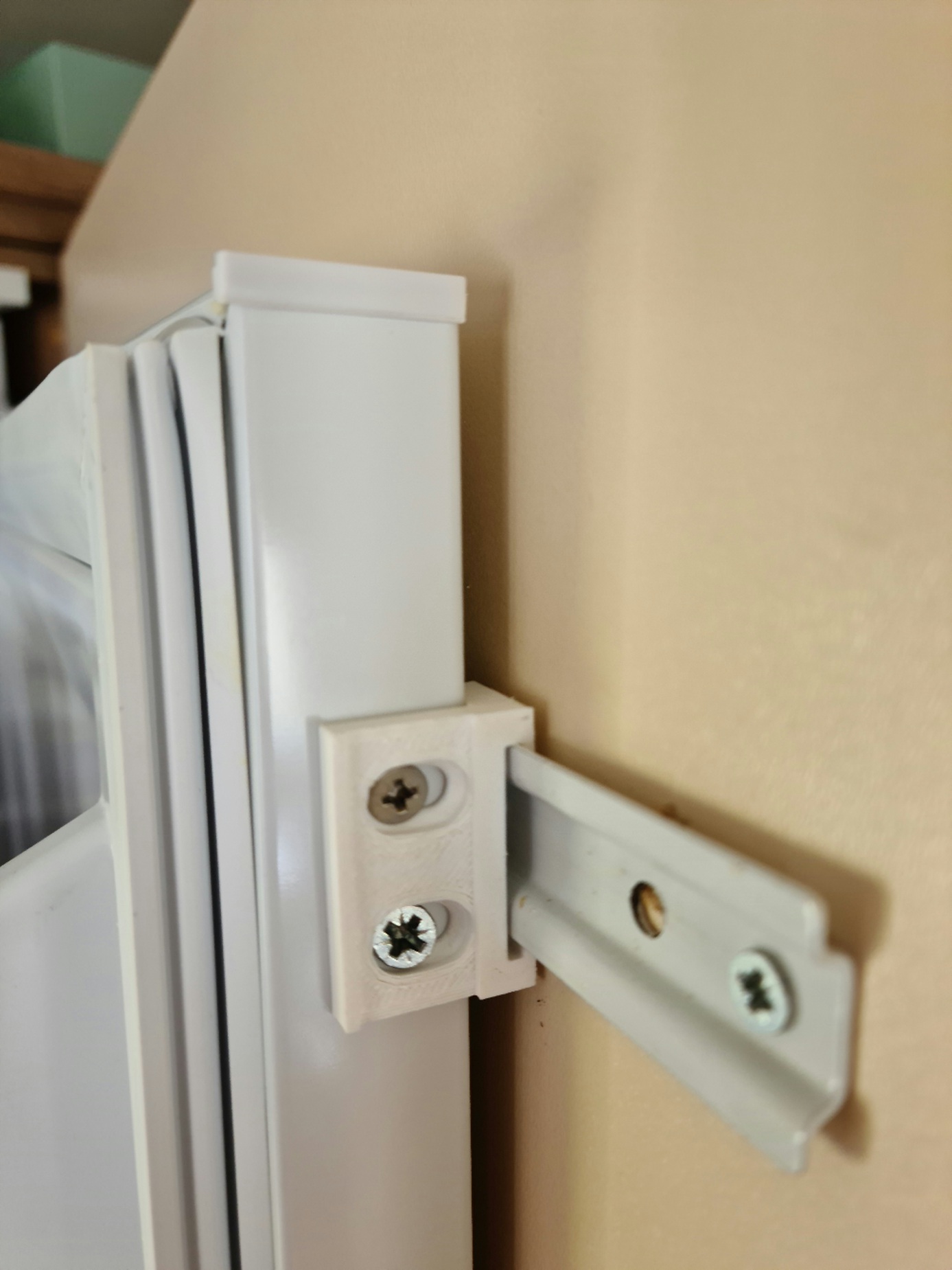 Integrated Fridge Freezer Sliding Door Hinge