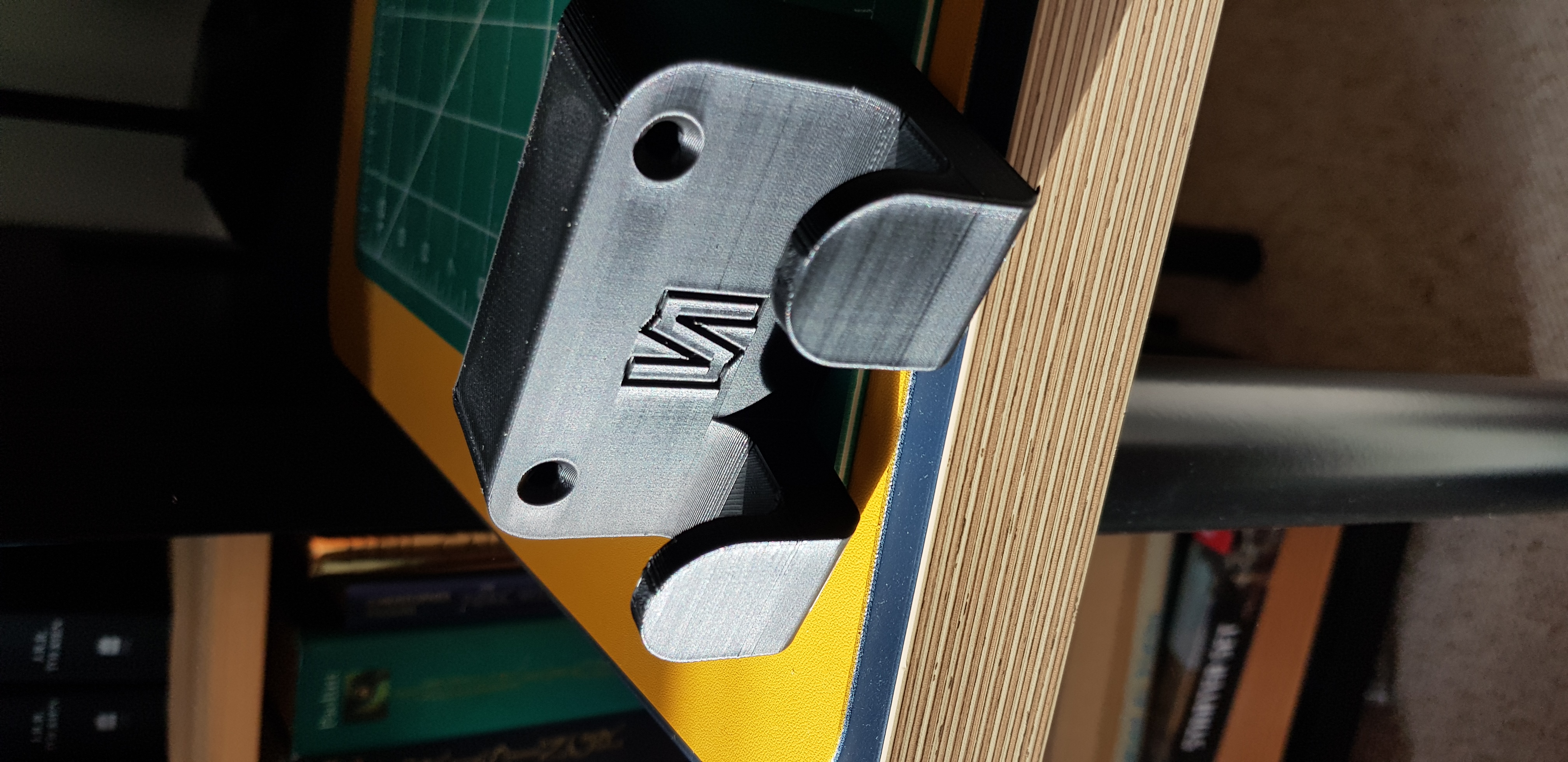 Dragan Streetboard Wall Mount