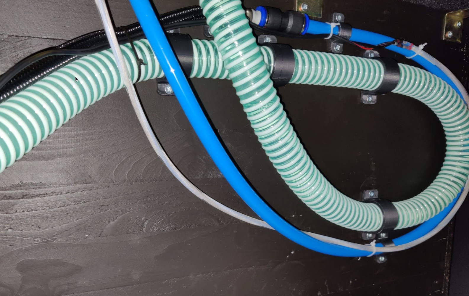 Miniatura 2 do modelo 3D Simple configurable and stackable hose mounts