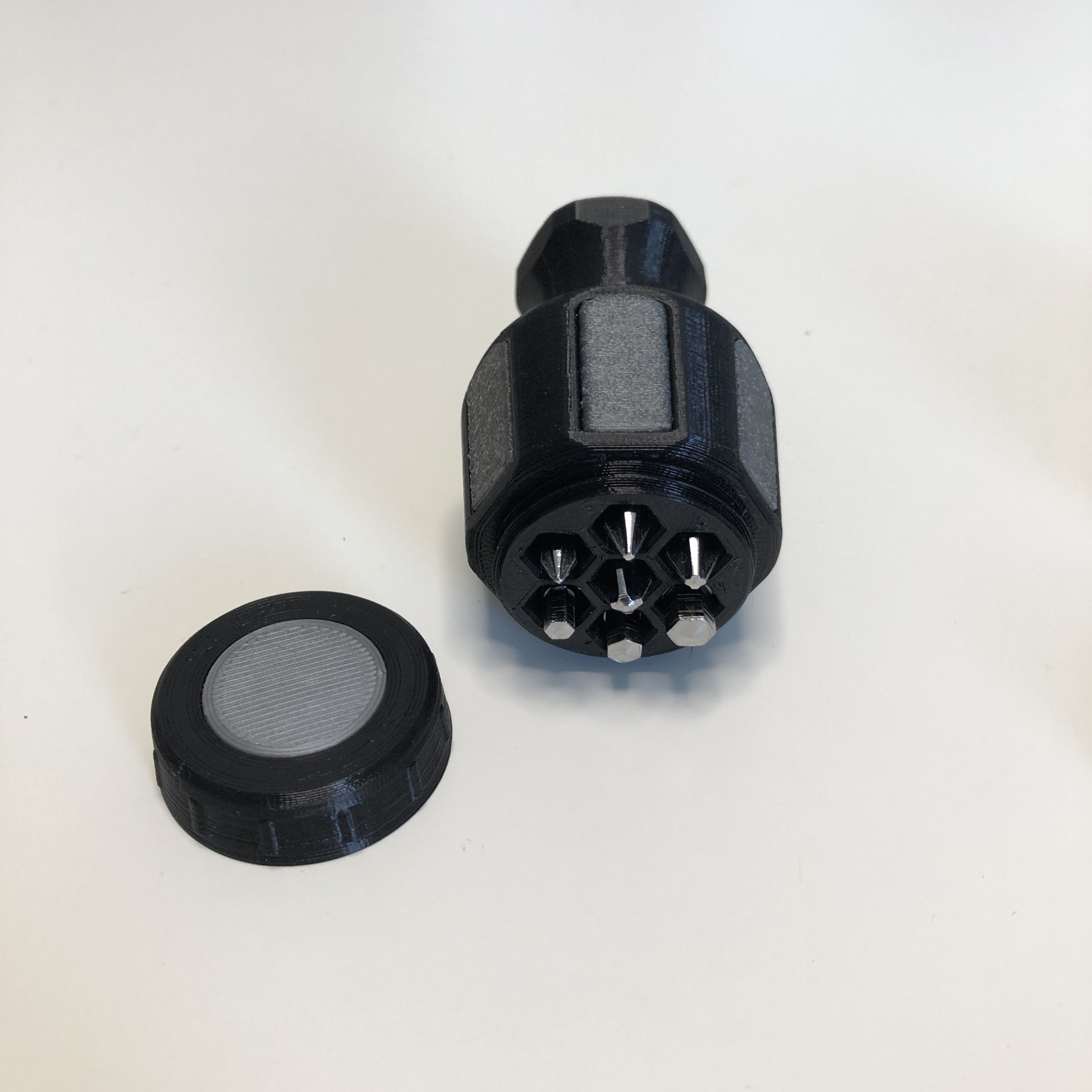 Miniatura 4 do modelo 3D Screwdriver Bit Handle