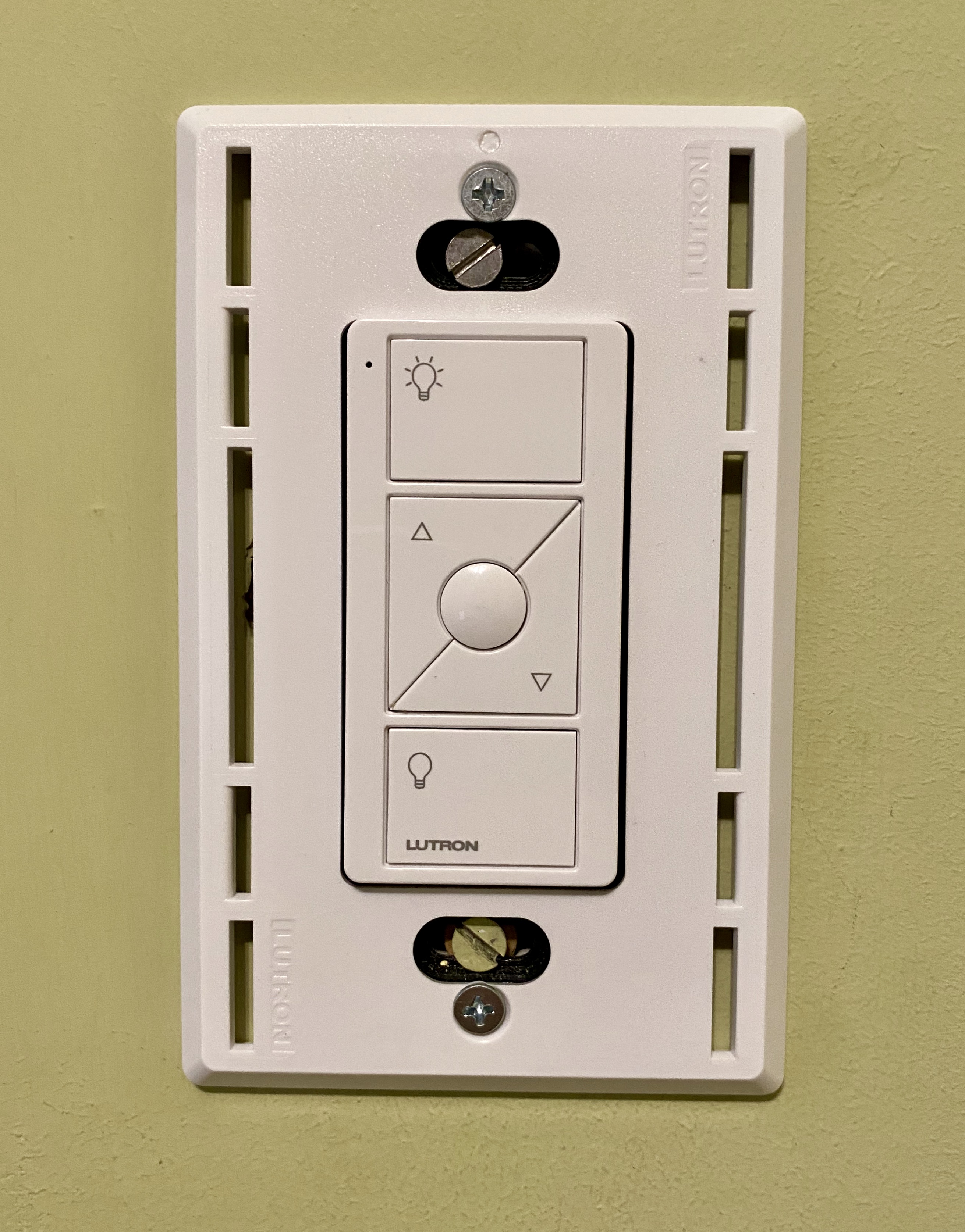 Wallplate Bracket / Mount for Caseta by Lutron Pico Remote by