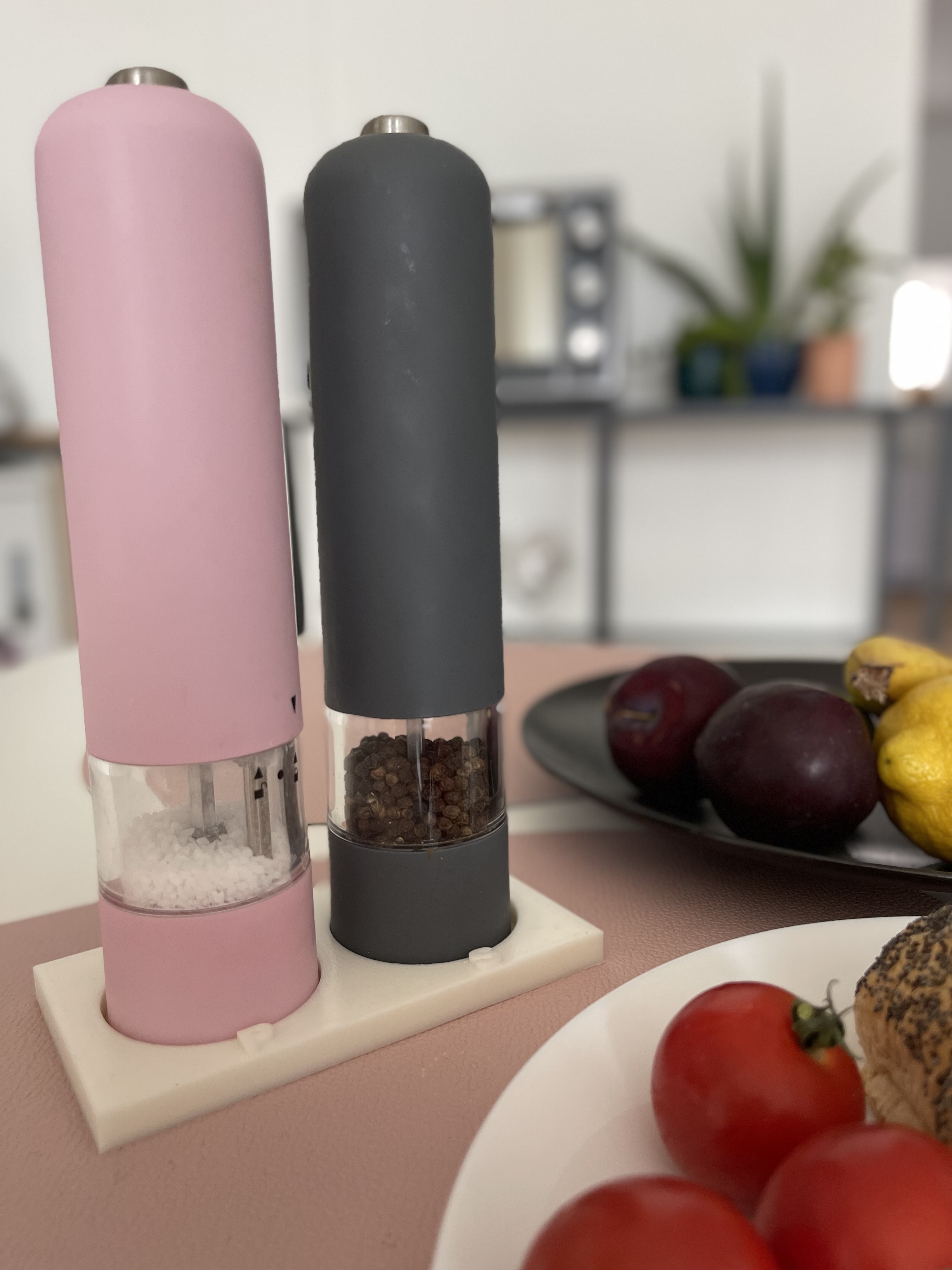 Salt and pepper stand
