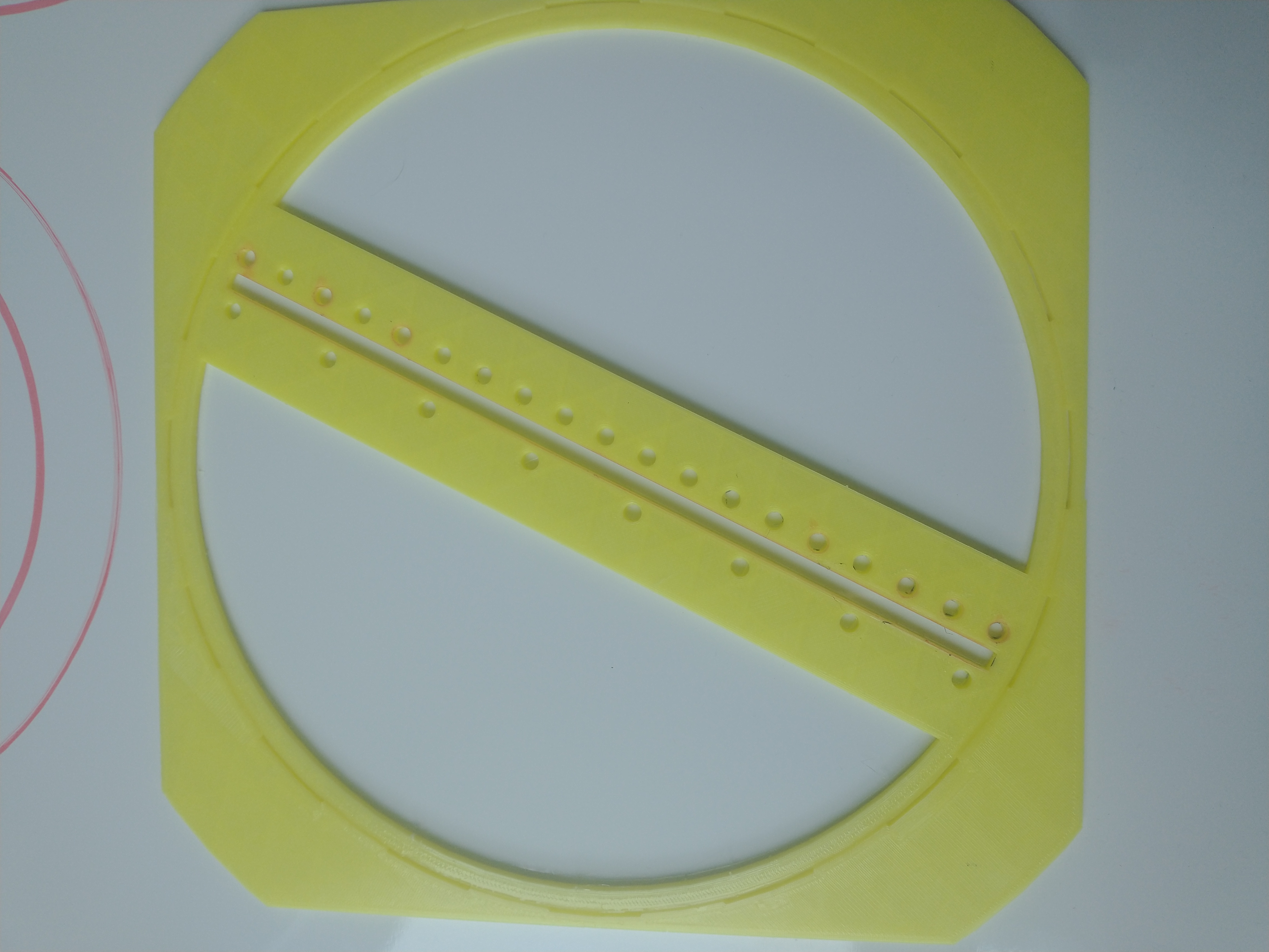 Miniatura 2 do modelo 3D Circle helper target stencil