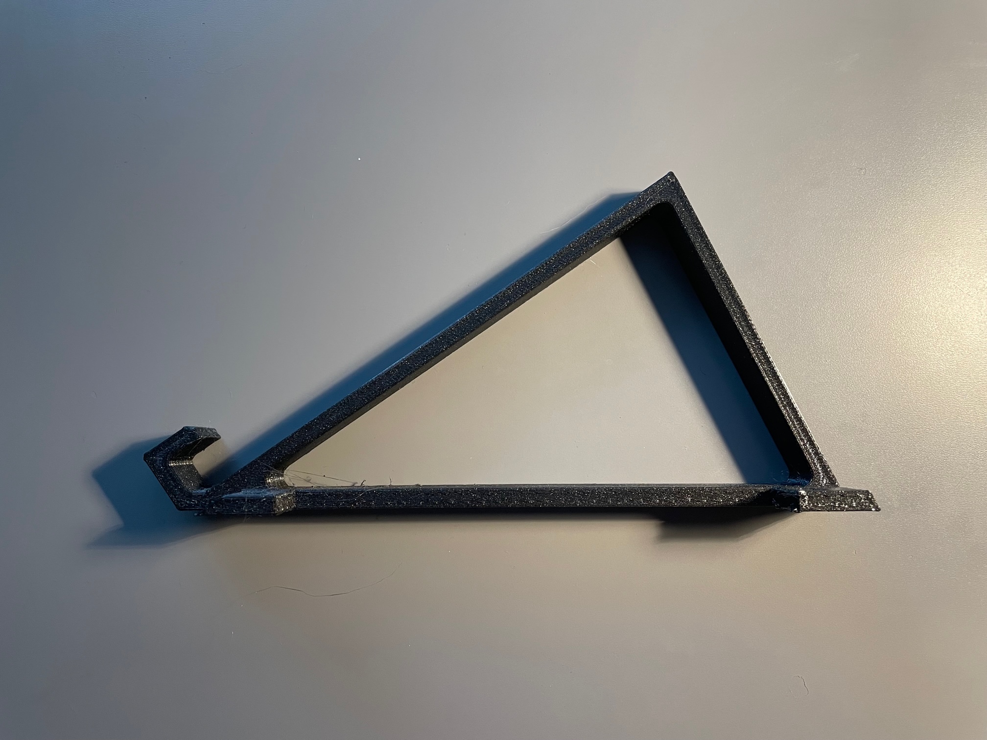 Miniatura 2 do modelo 3D Basic and robust computer stand