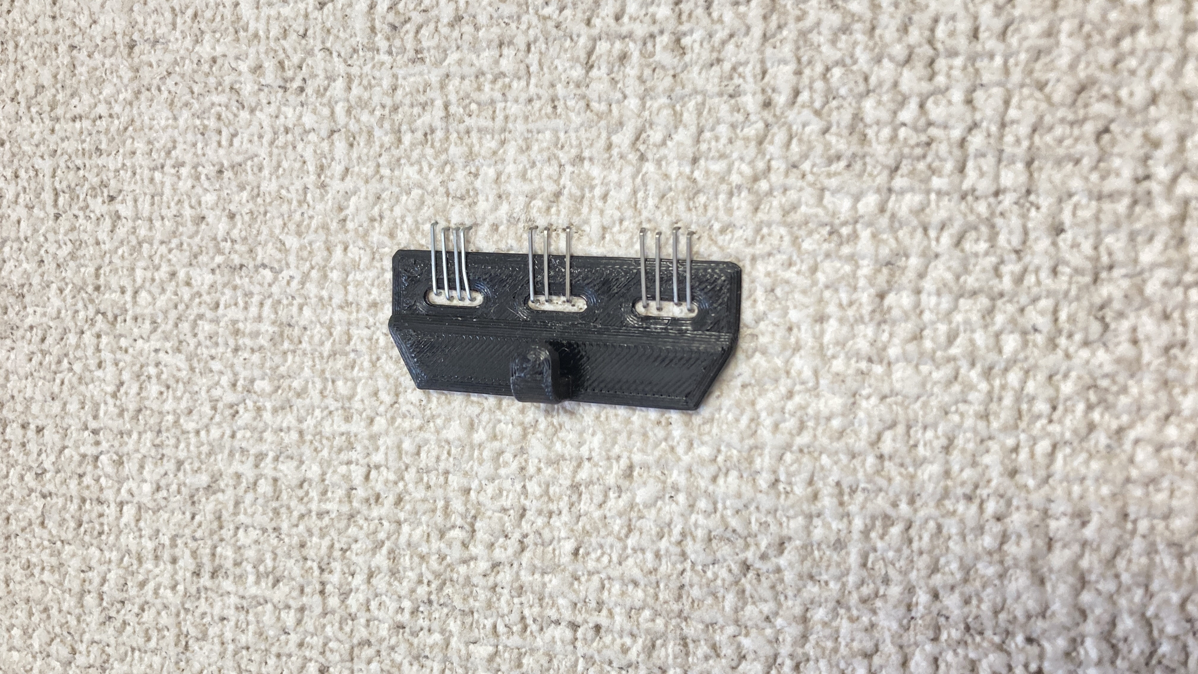 Miniatura 5 do modelo 3D Wall Clock Hook Using Stapler
