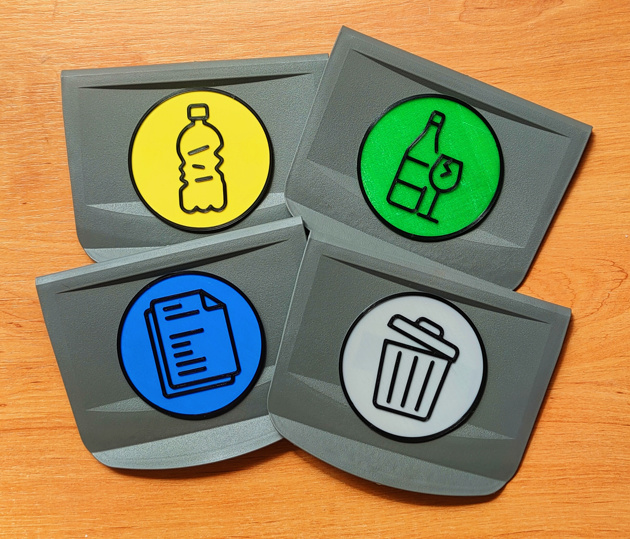 Recycling bins plaques