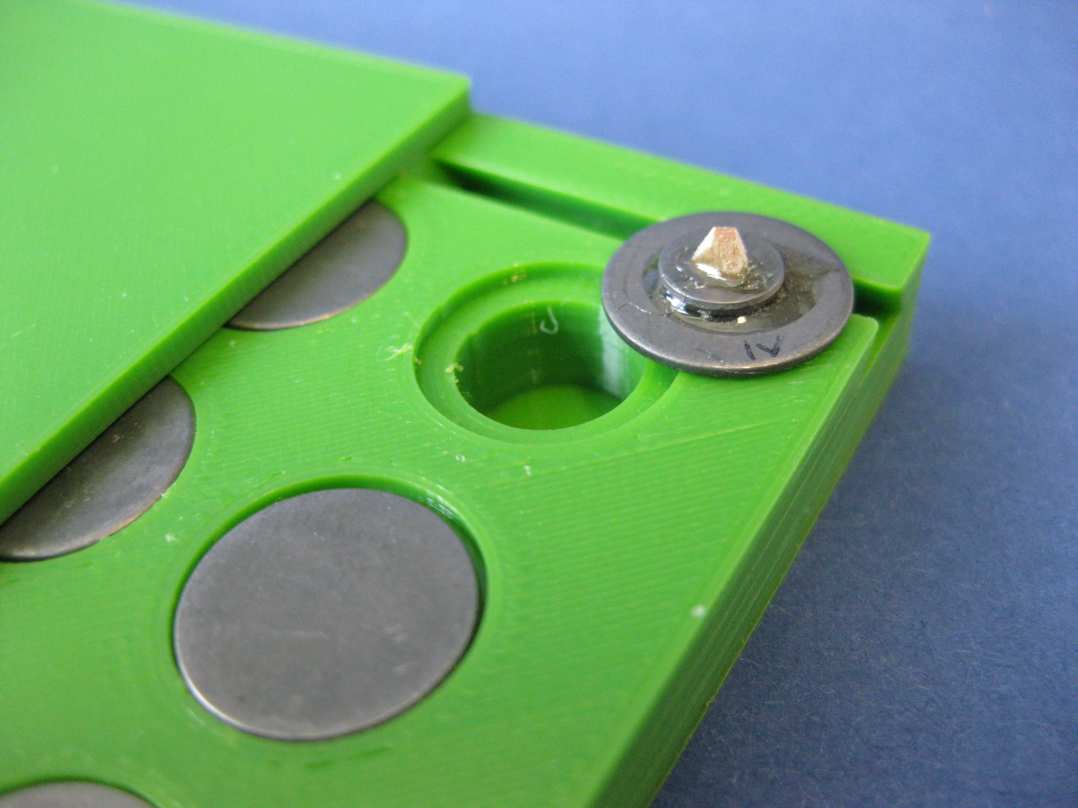 Box for Atomic Force Microscopy Samples — thumbnail 3