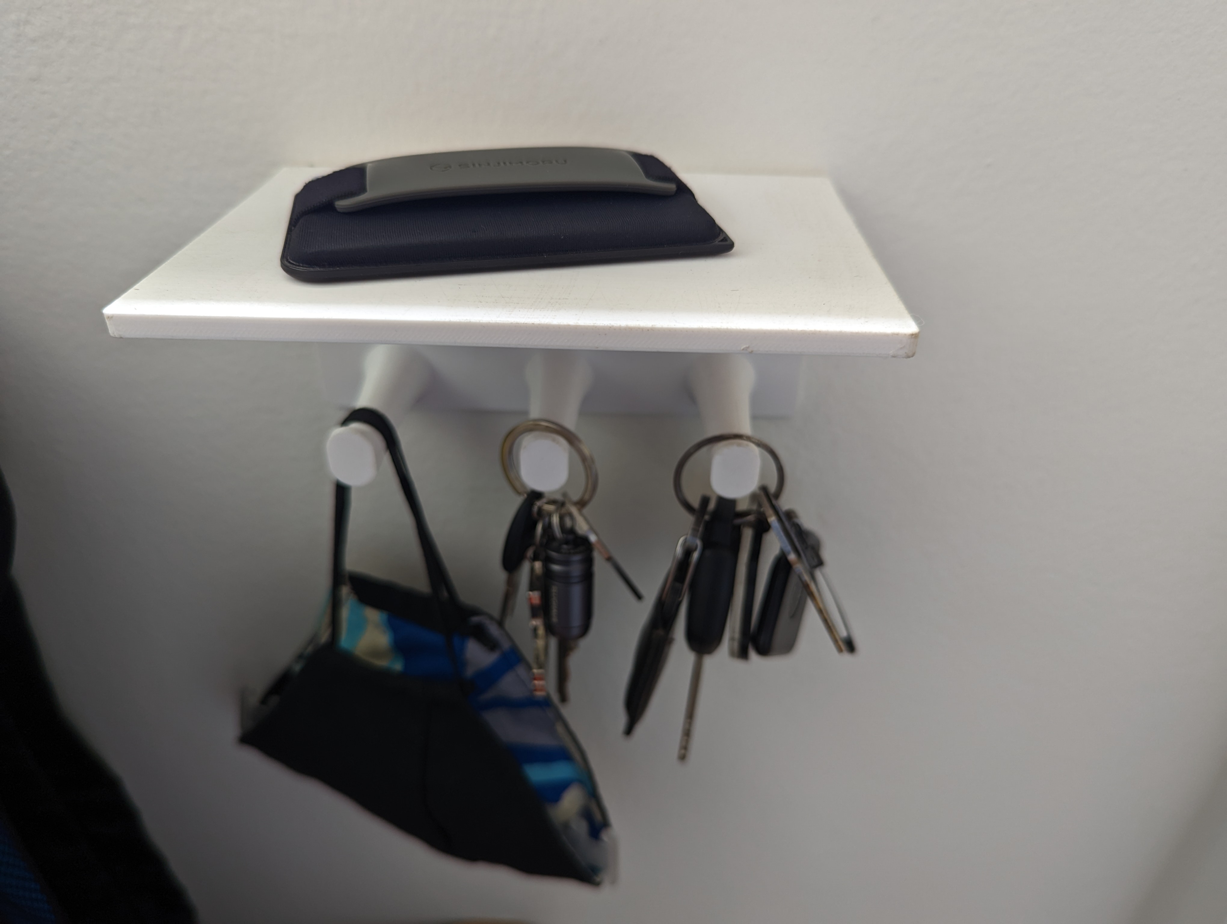 Small Shelf & Key Hangar