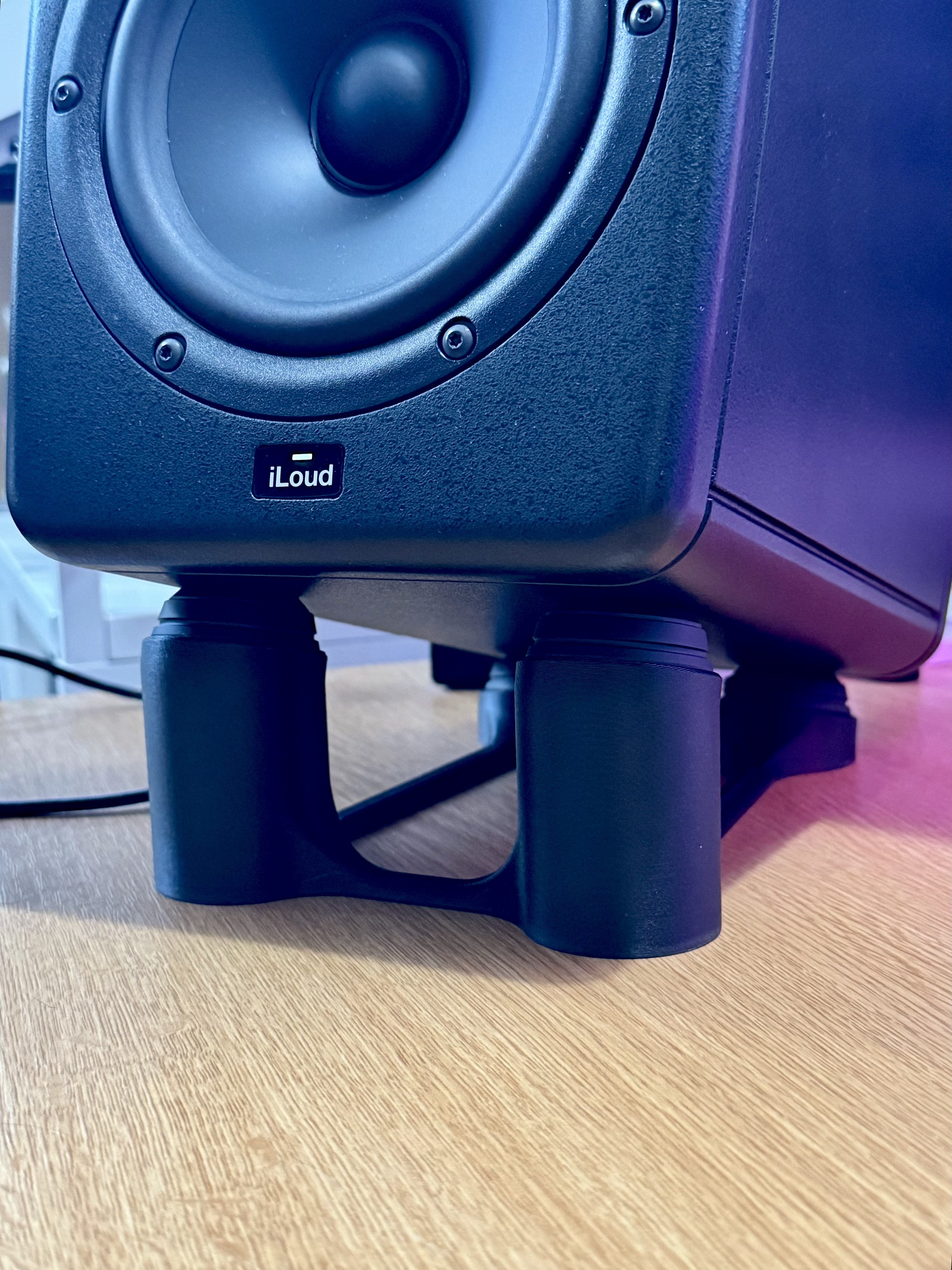 IK Multimedia iLoud Precision Series: Angled Stand