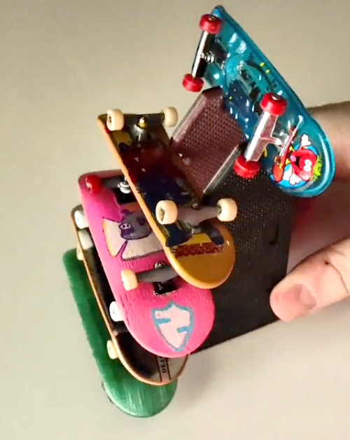 Fingerboard holder Quick and easy to print by function.3d Download
