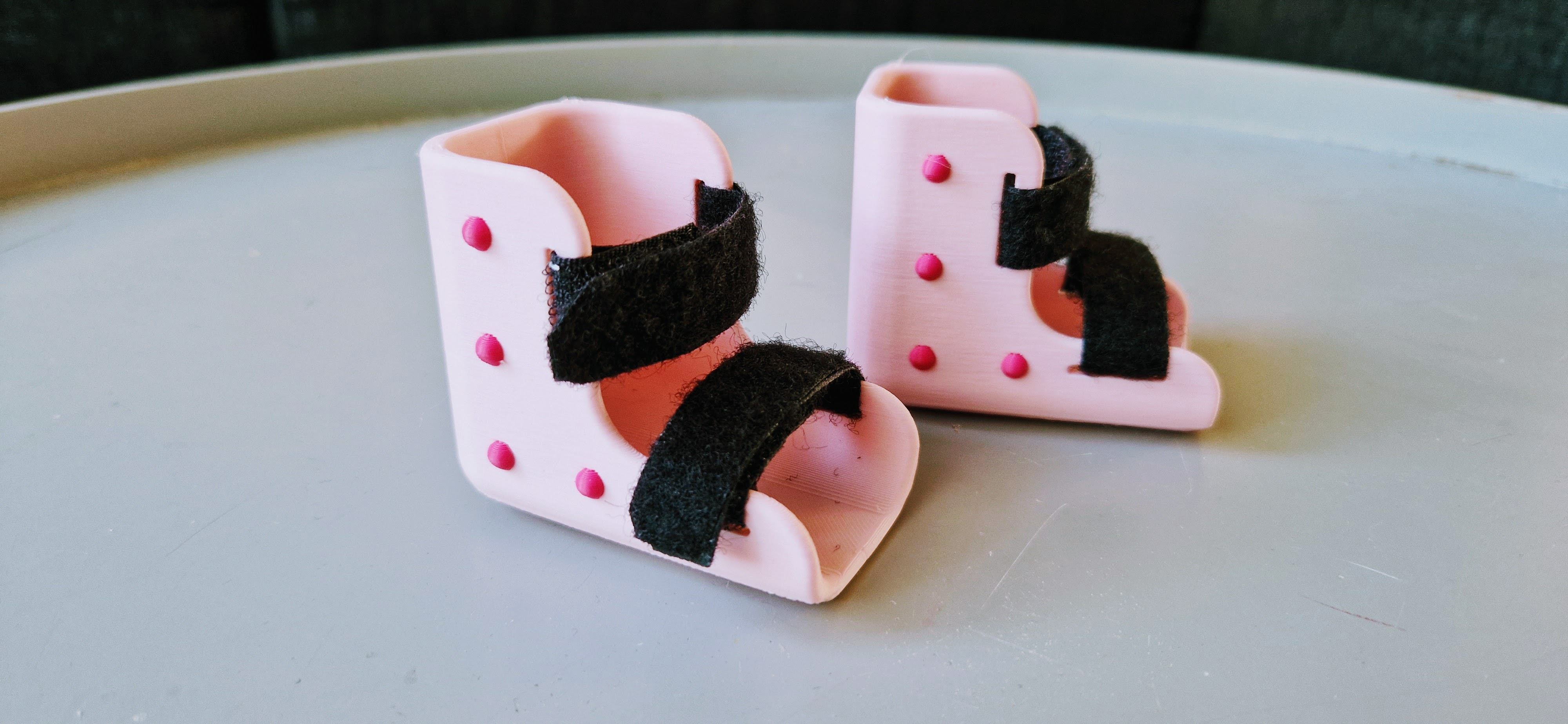 Doll feet brace