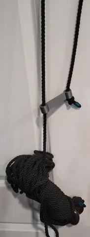 Rope tension cleat