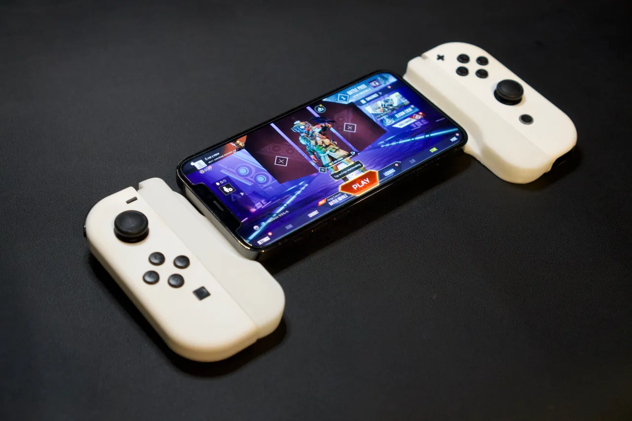 Magsafe Joycon Gaming Grip by Kevin Park | Download free STL