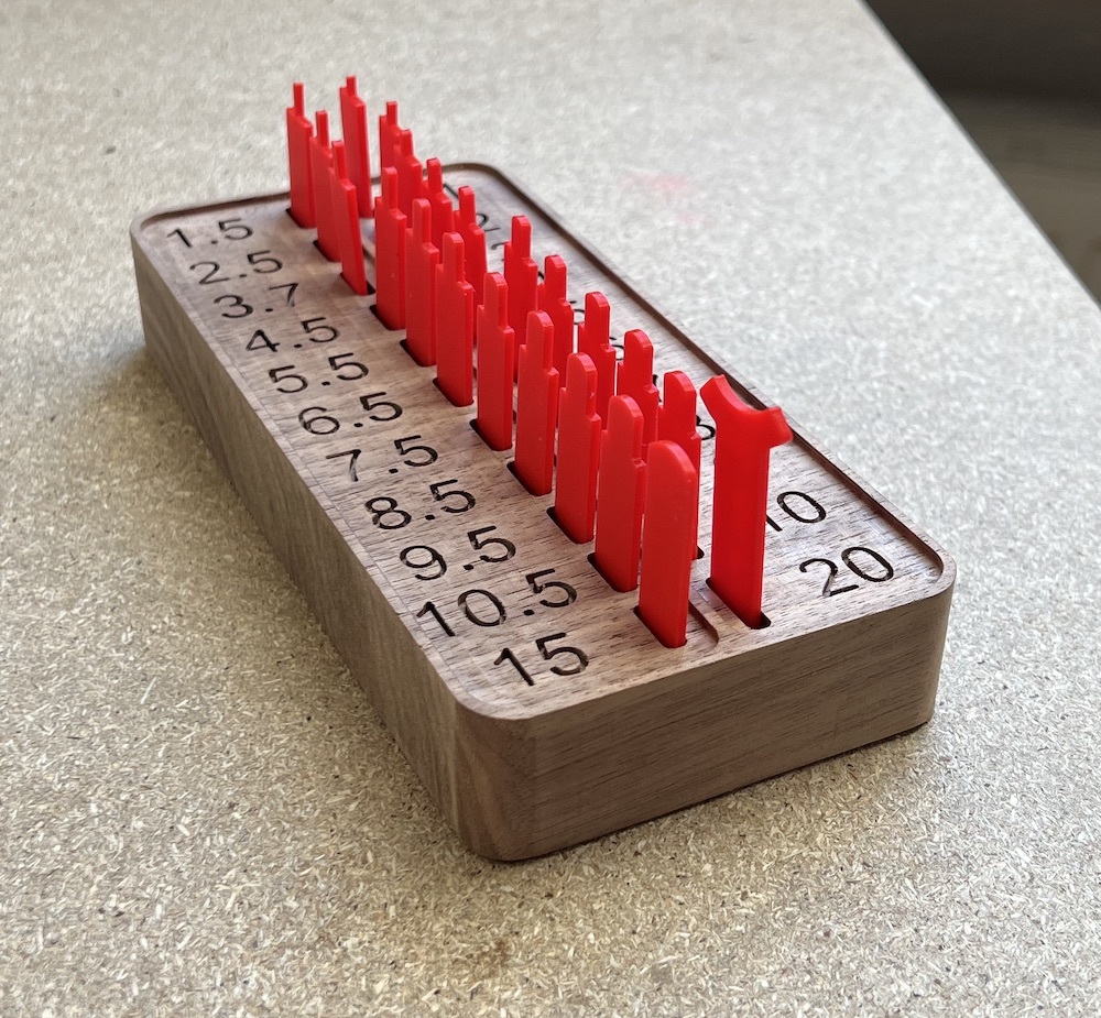 Fillet gauge organizer