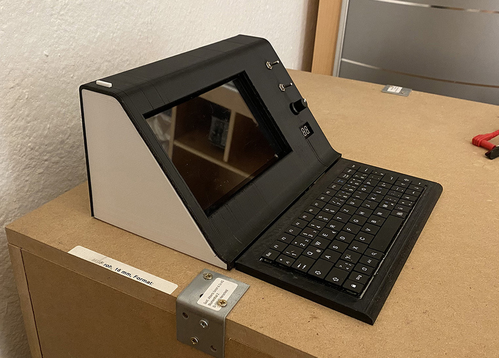 3d printer control station/computer case for raspberry pi
