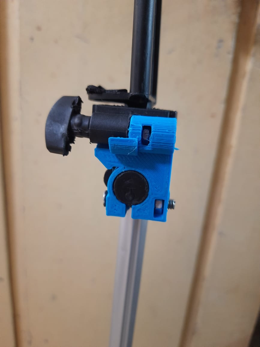Telescopic phone tripod stand right angle bracket