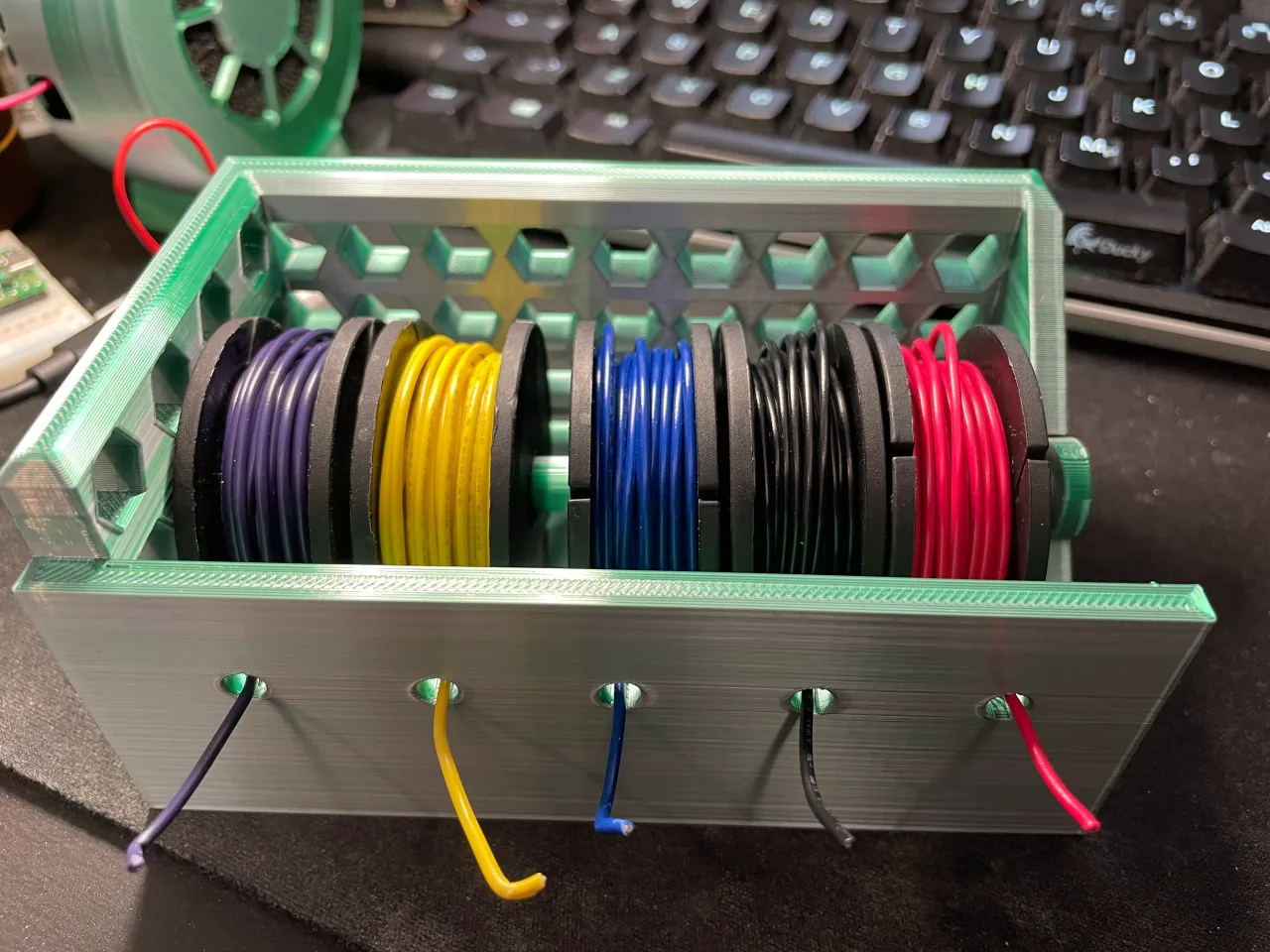Free STL file Wire Spool Holder Small 🤏・3D printable design to