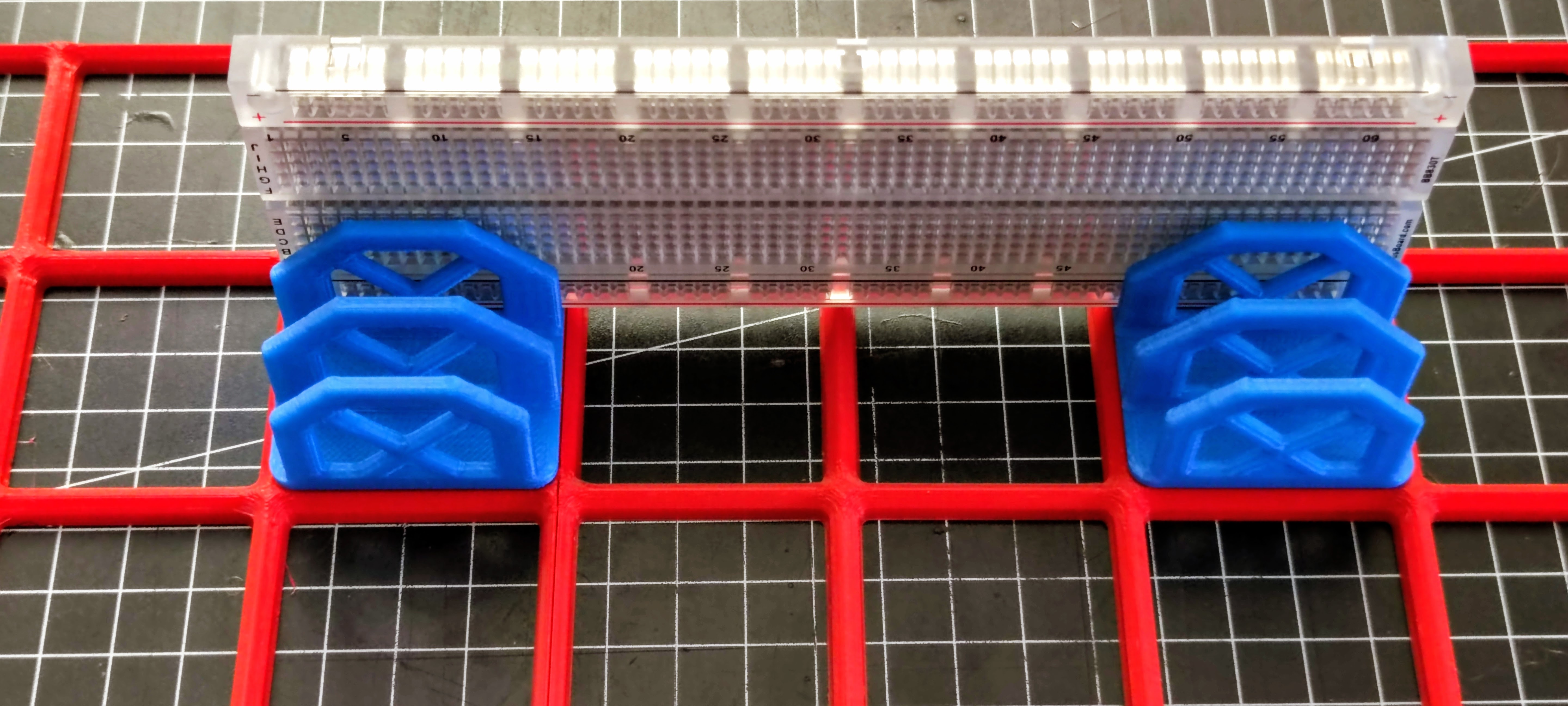 Miniatura 2 do modelo 3D Gridfinity Breadboard Holder