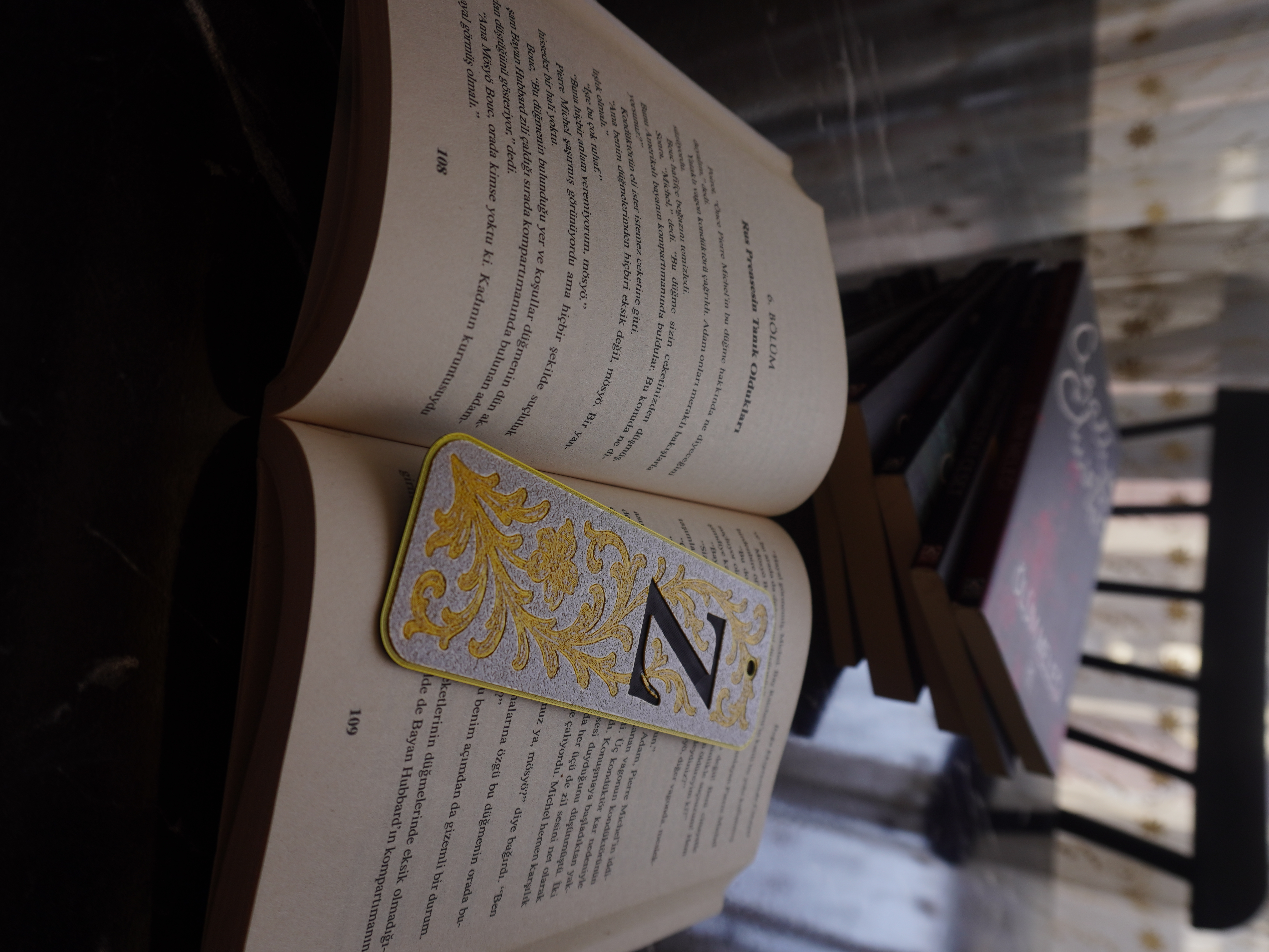 Elegant Monogram Bookmark – Letter Z
