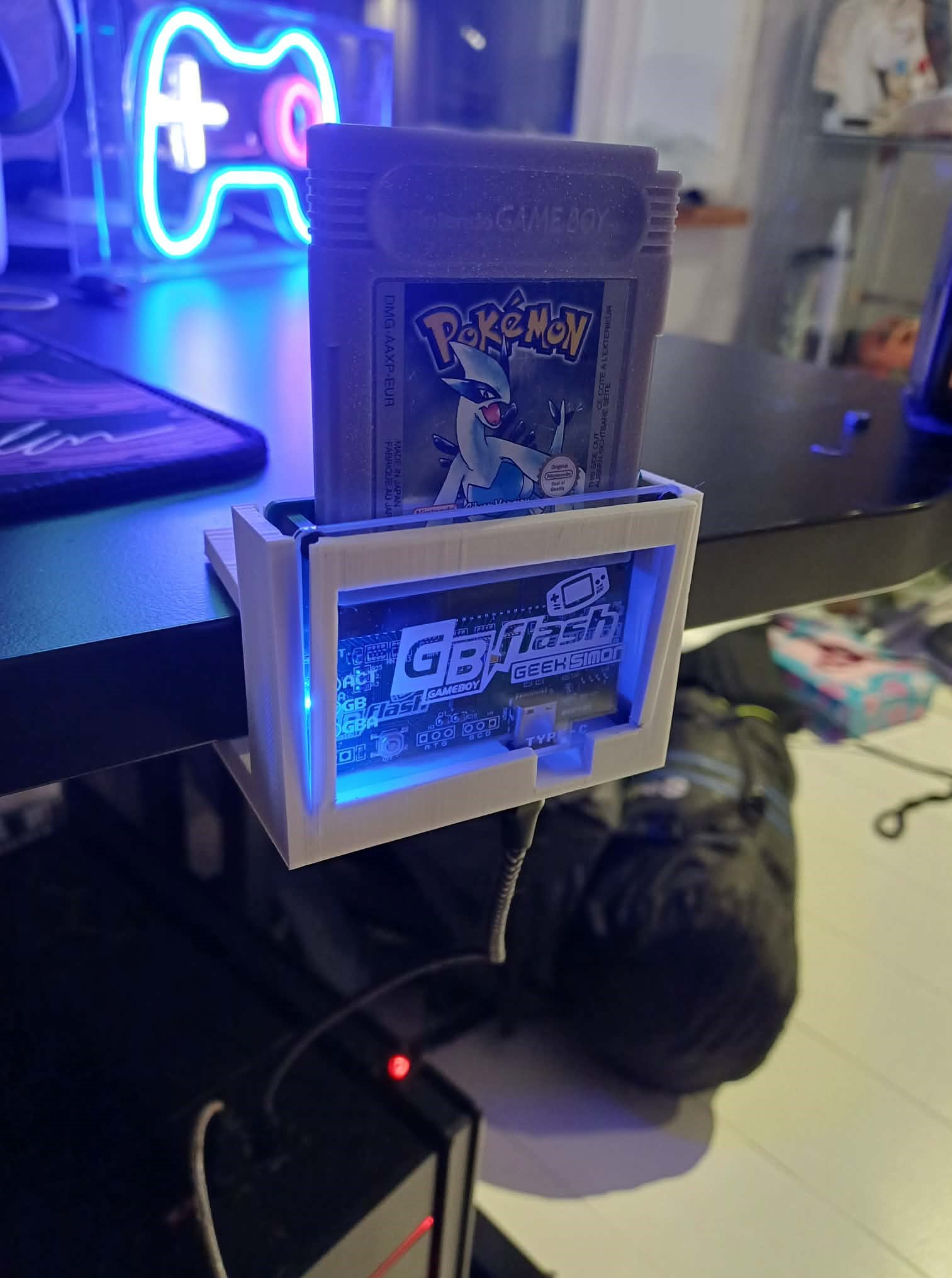 GB Flash Desktop Holder