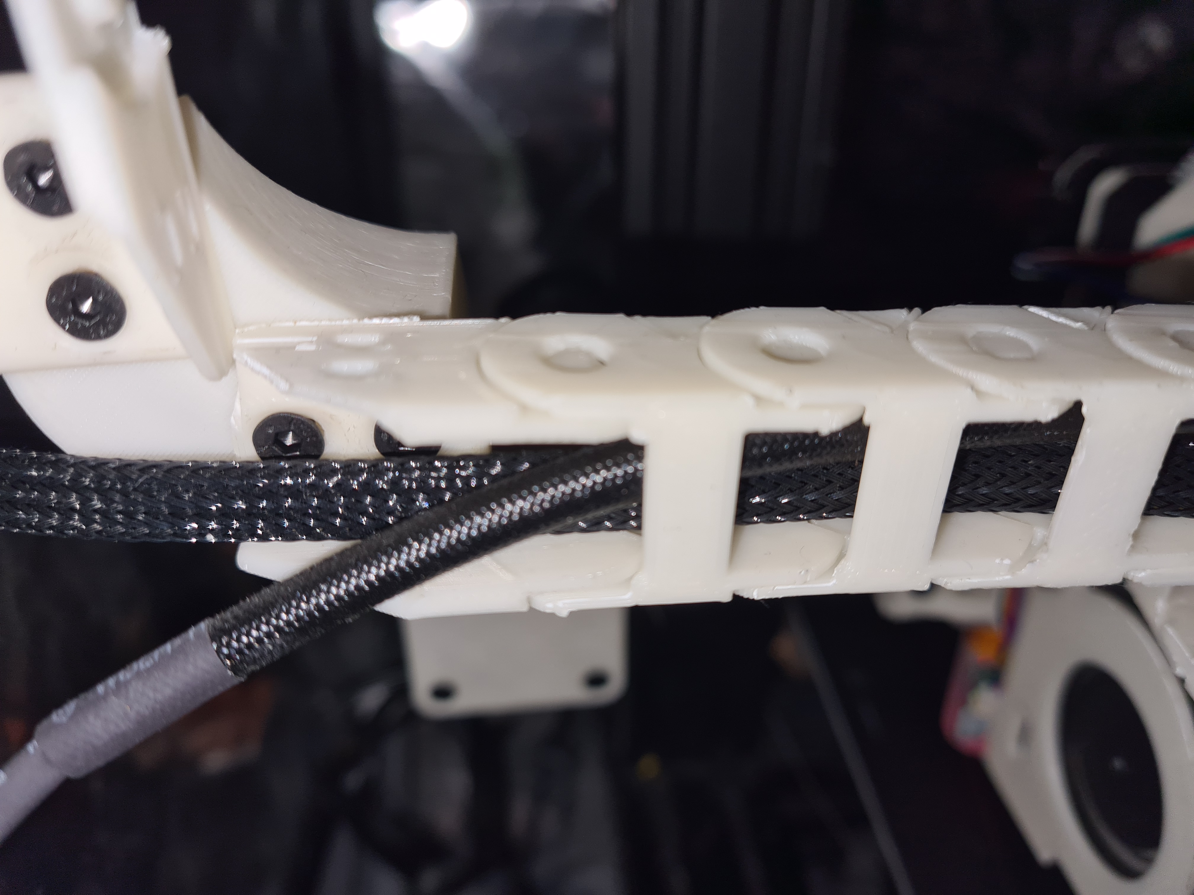 AR's cable chain mirrored 20mm end