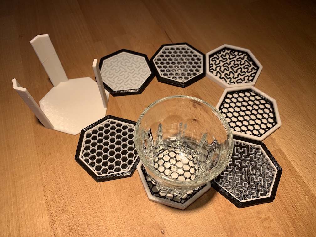 Miniatura 5 do modelo 3D Heptagonal Infill Coaster (Base+Insert)