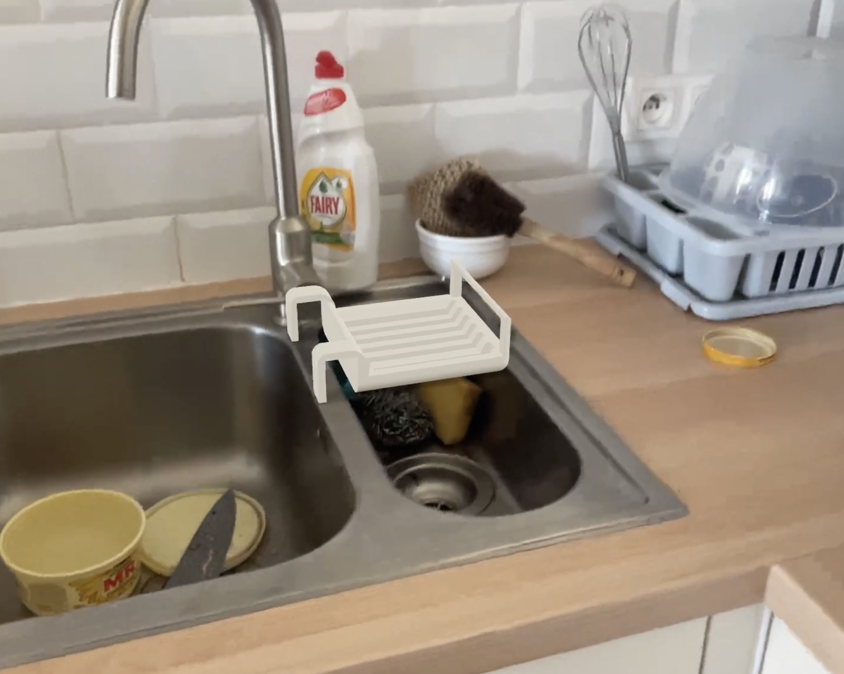 Sponge holder with drain