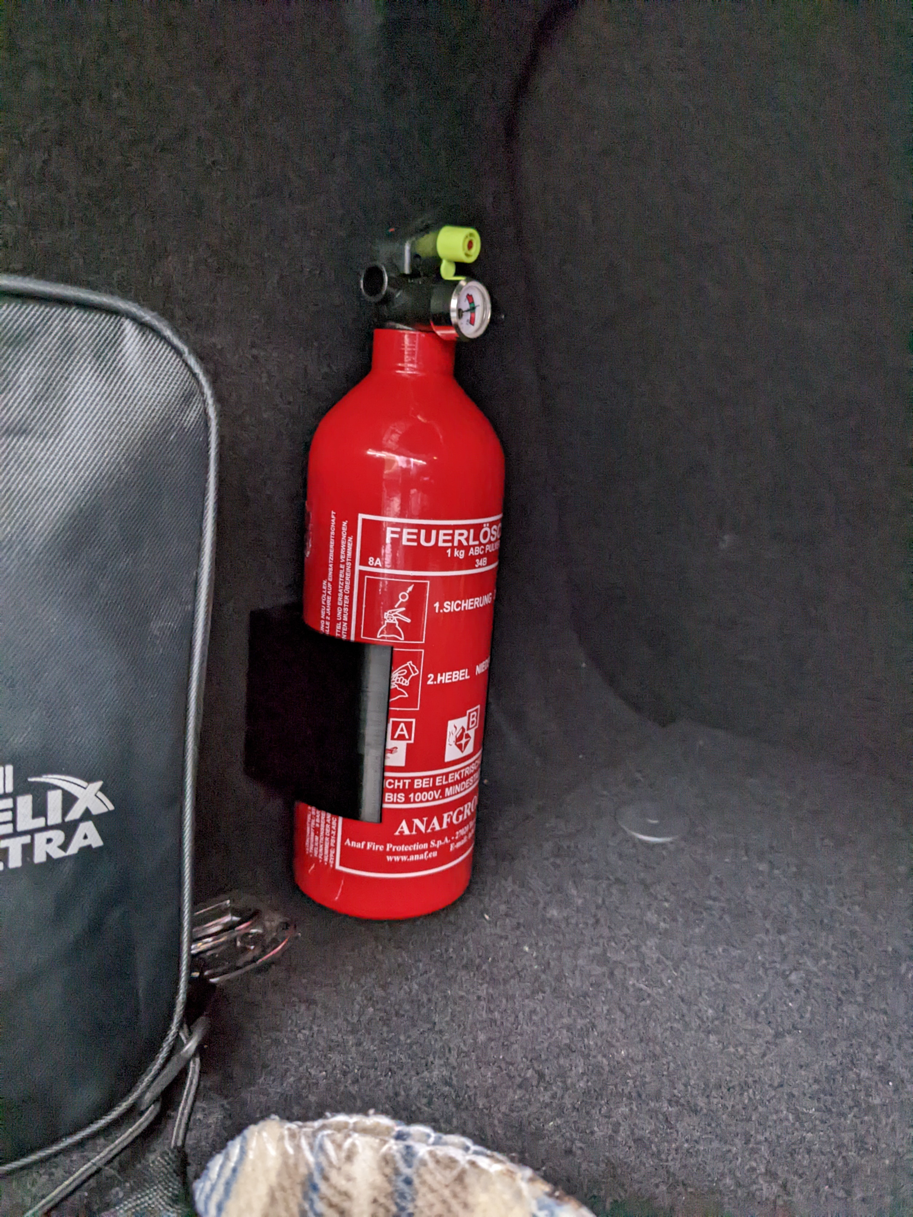 Fire extinguisher (Feuerlöscher) velcro holder