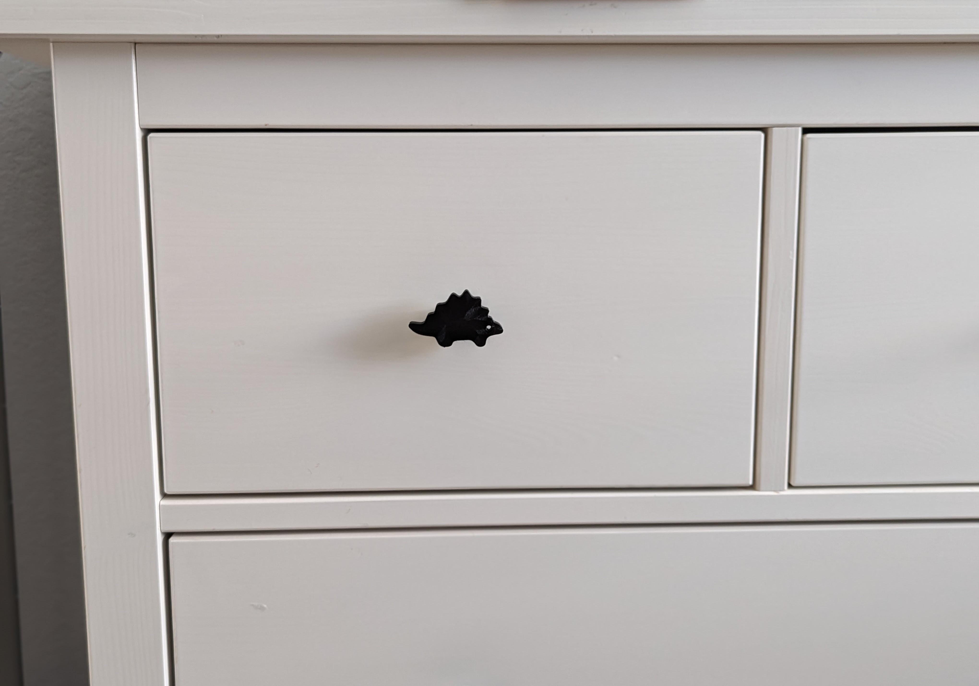 Dino drawer handles/knobs