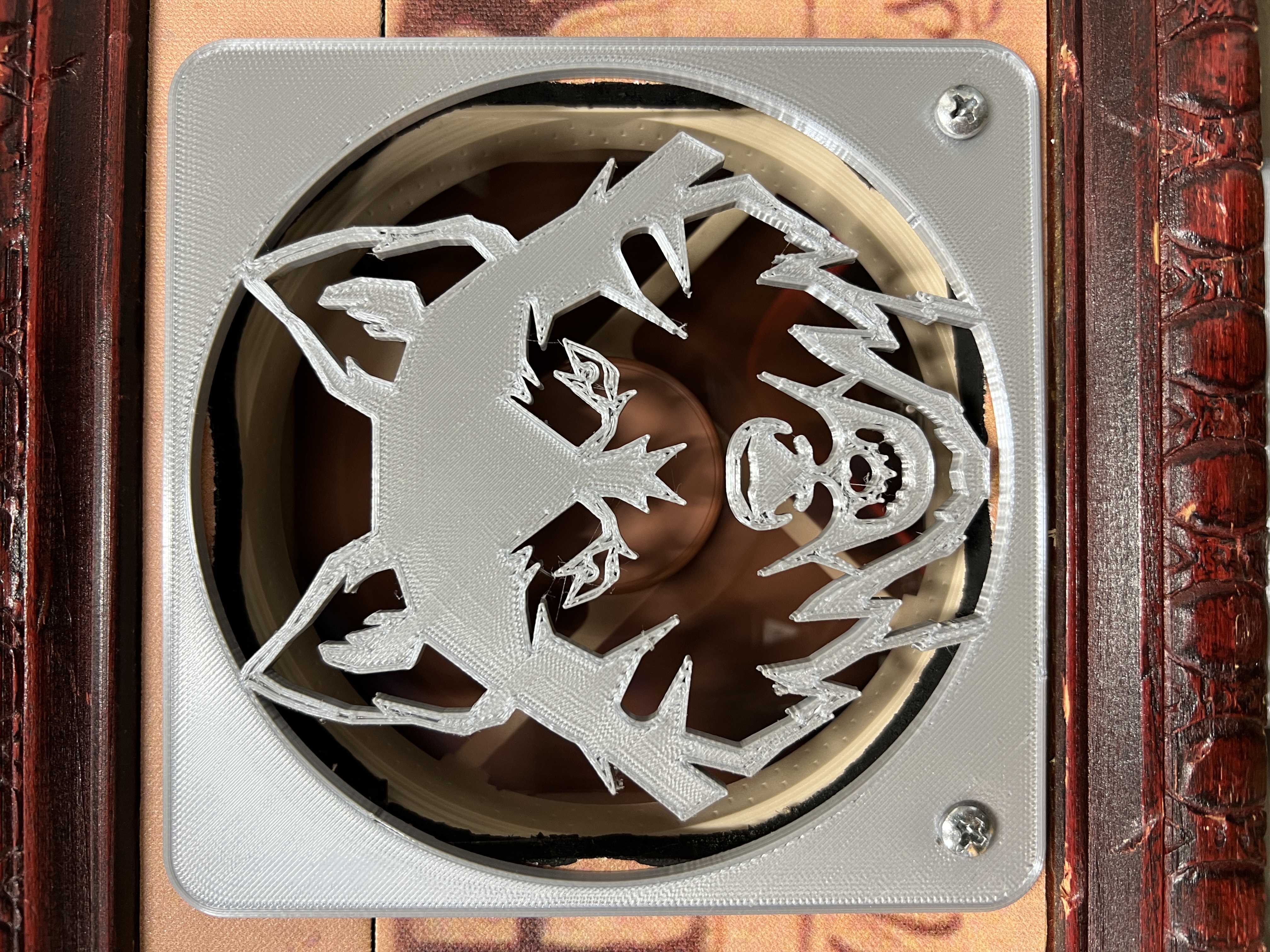 120 mm fan grid with wolf face