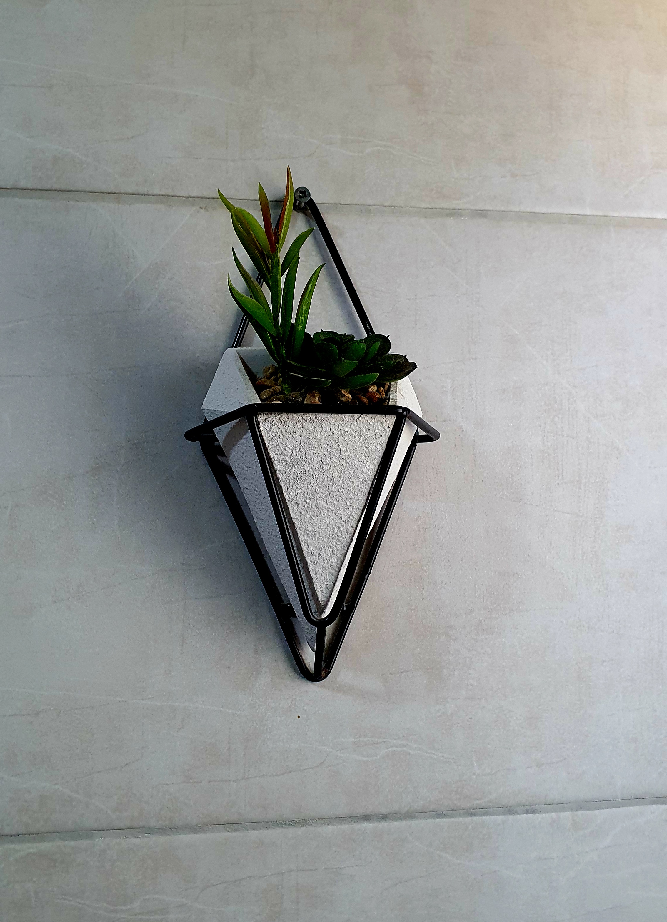 Diamond Hanging Wall Pot