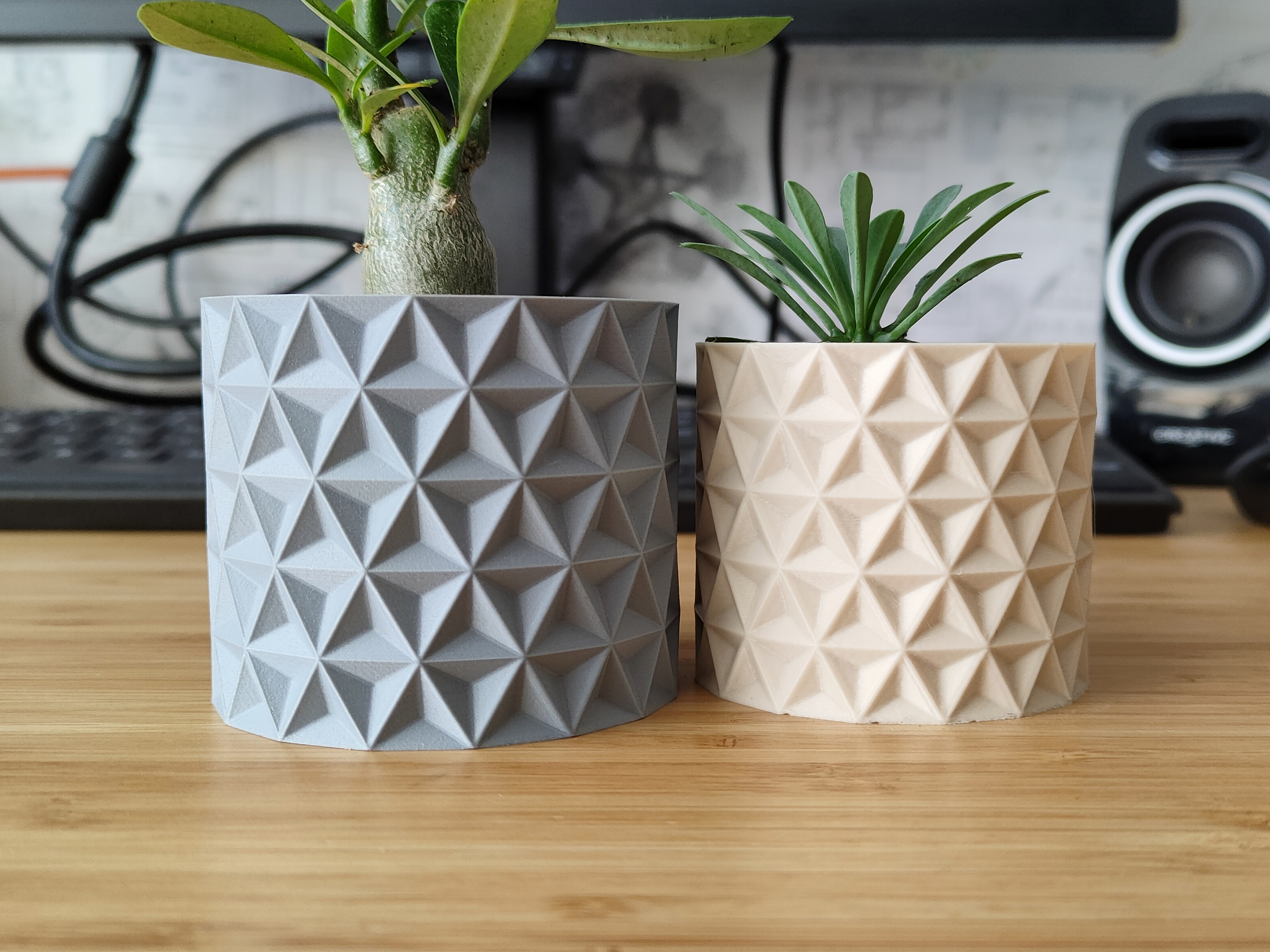 Tradicional Triangle Plant Pot and Planter