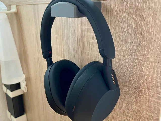 SONY WH-1000XM5 wall mount