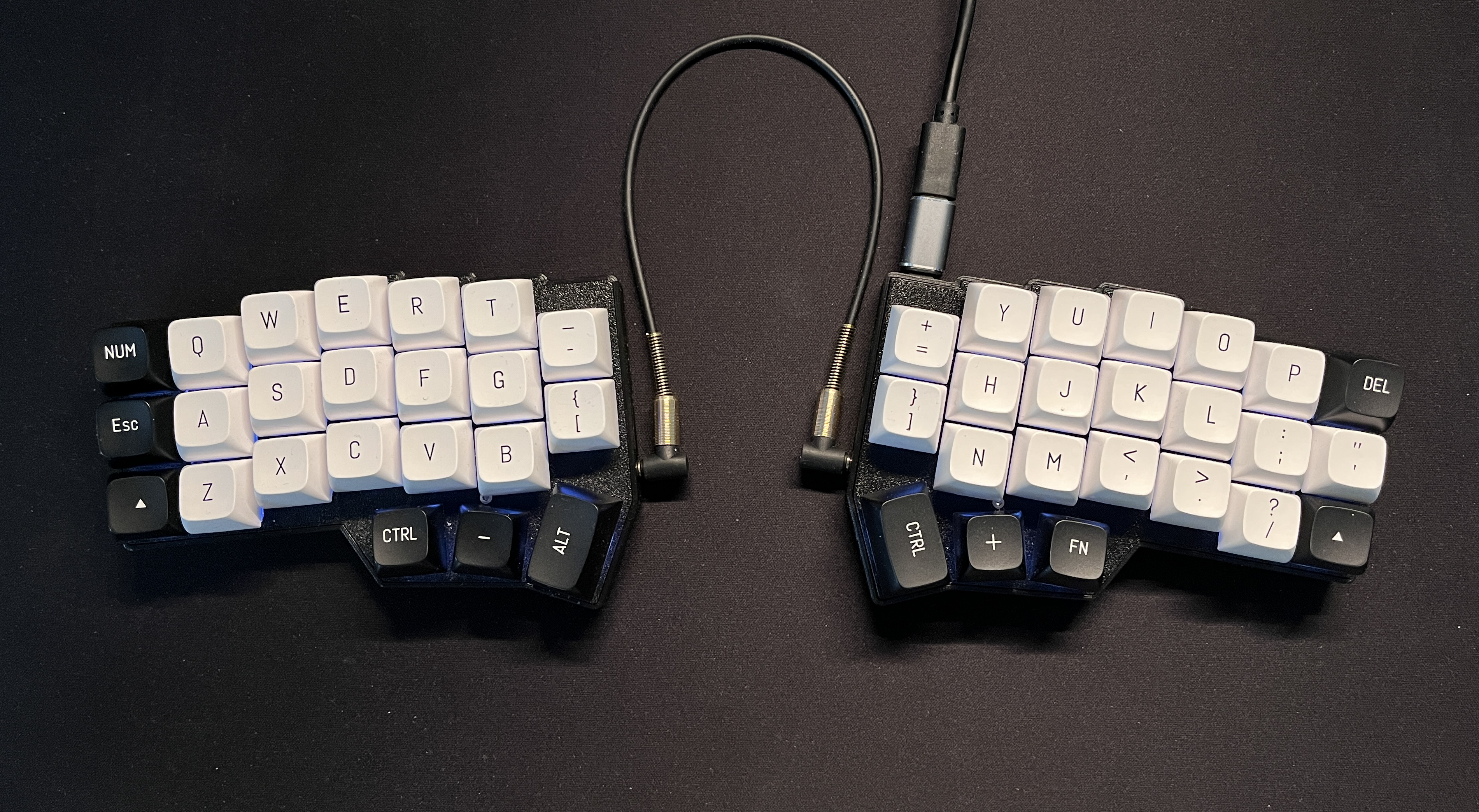 Minimal Corne V.4.1 case with M2 X 8 mm screws and a few tweaks