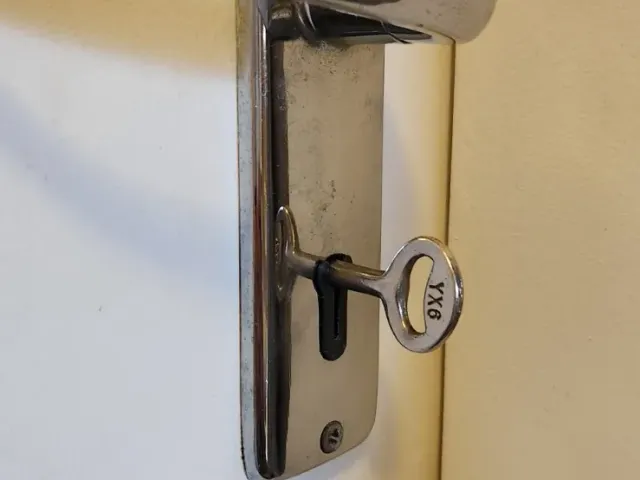Keyhole Key Holder