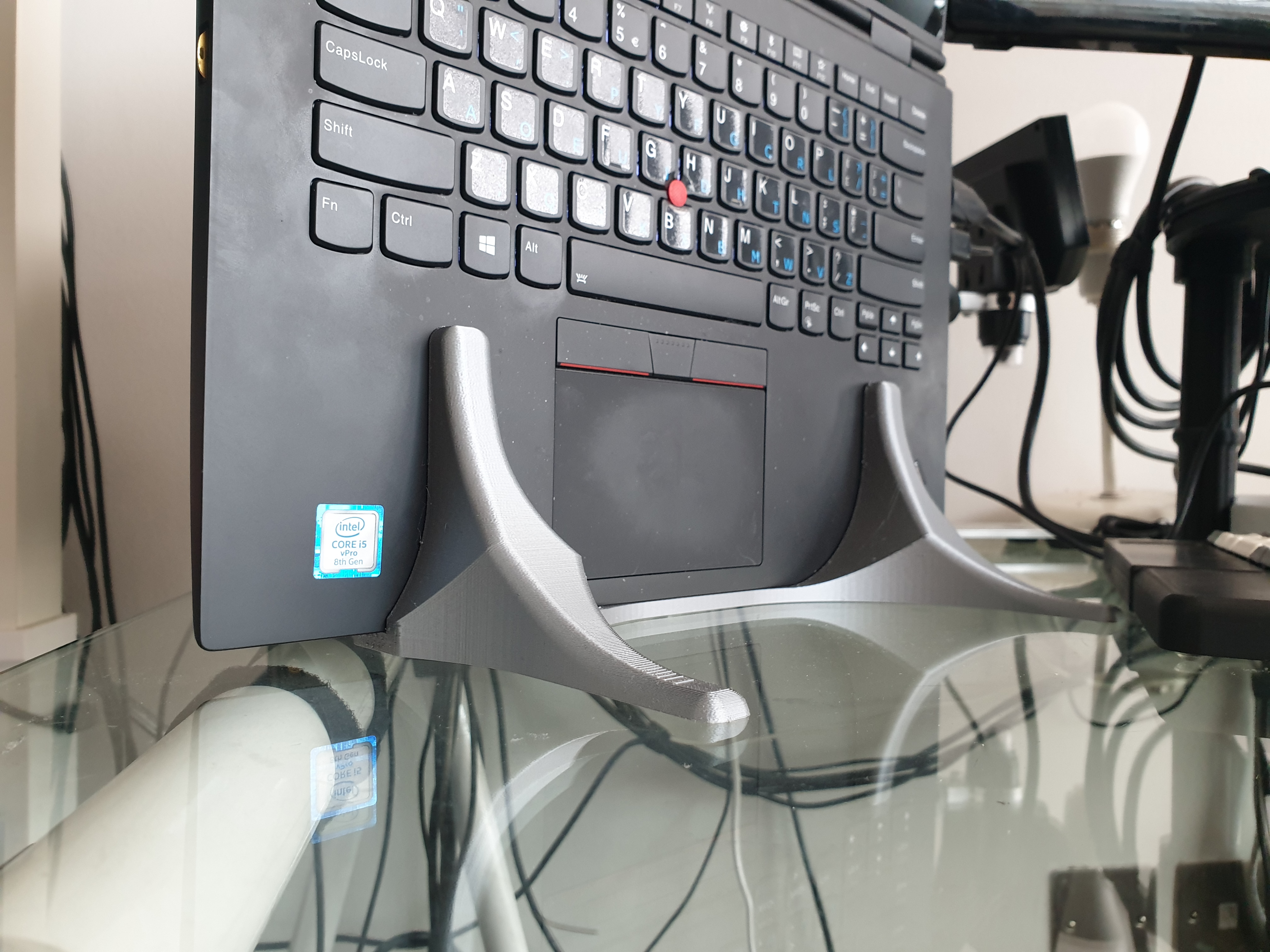 Miniatura 2 do modelo 3D Vertical Laptop Stand