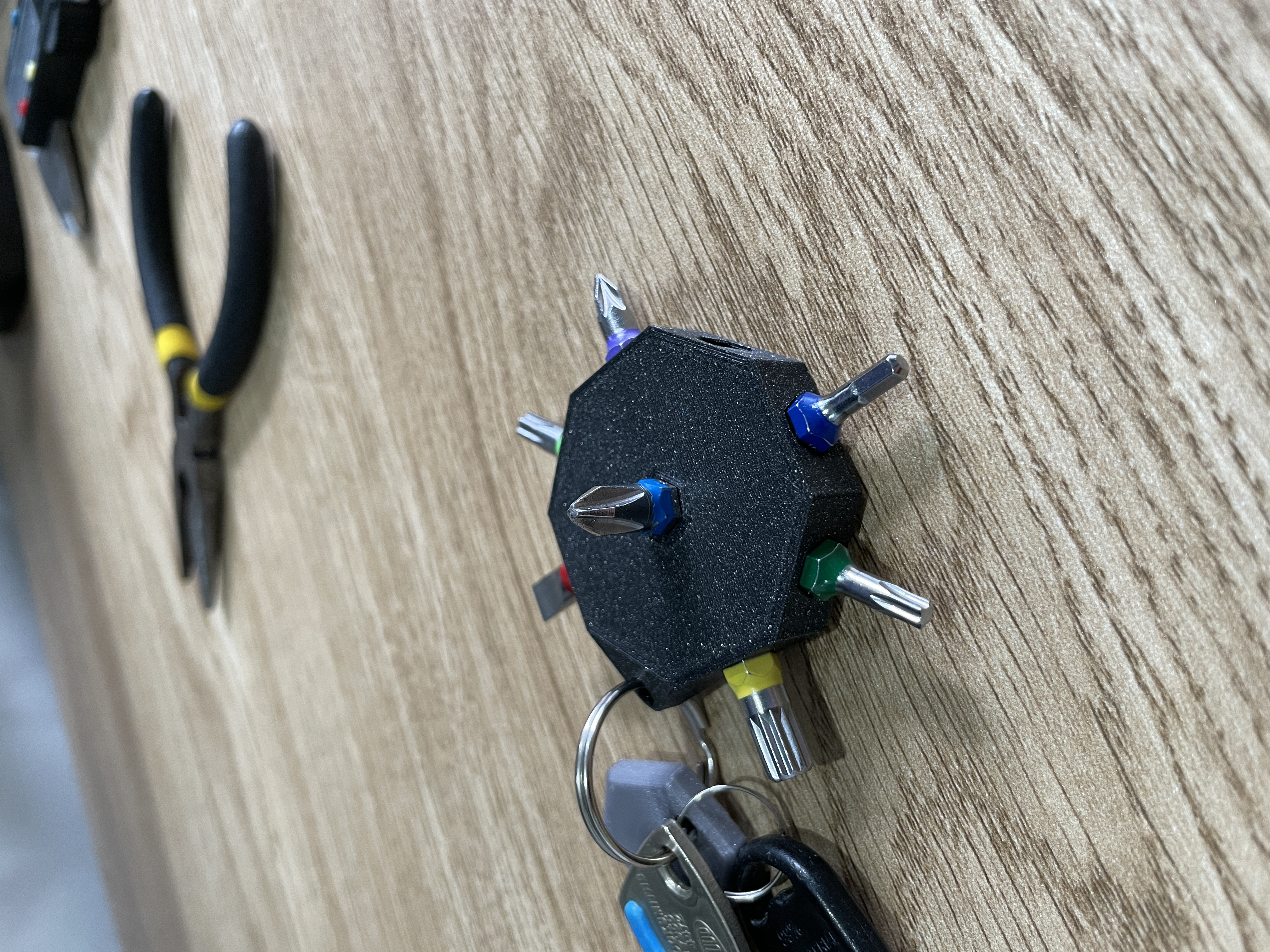 Miniatura 3 do modelo 3D Multibit Screwdriver Keychain