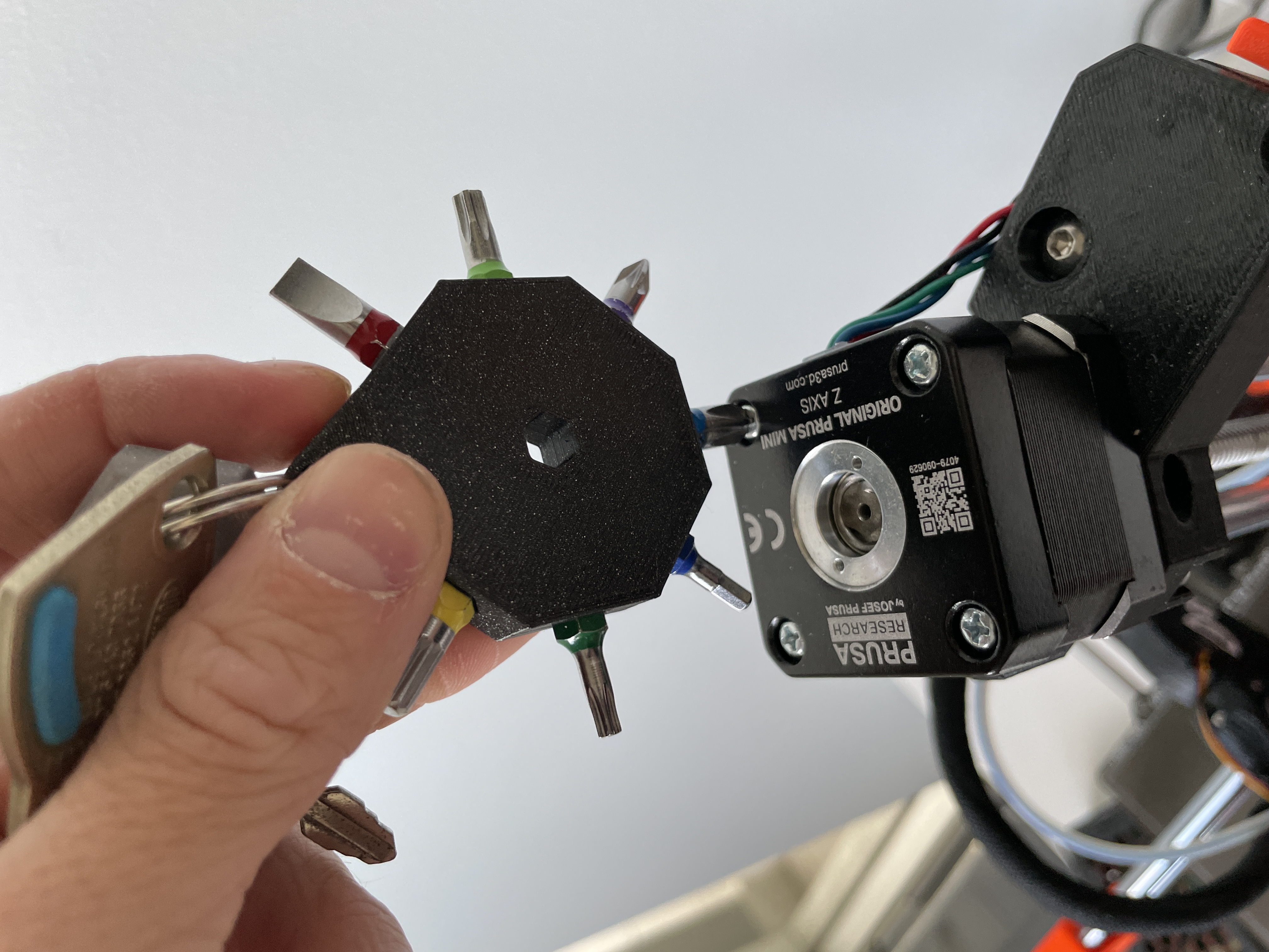 Miniatura 4 do modelo 3D Multibit Screwdriver Keychain