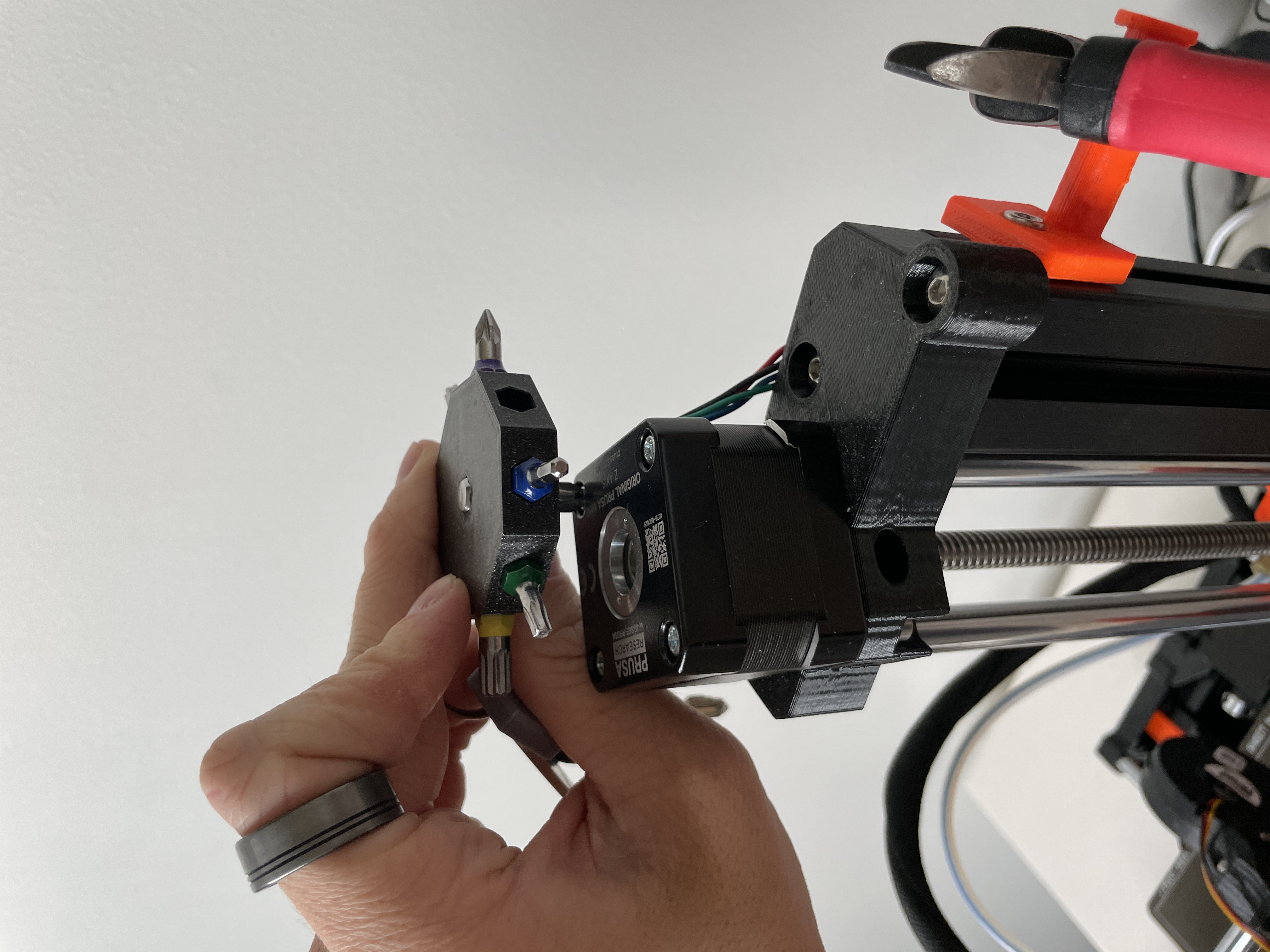 Miniatura 5 do modelo 3D Multibit Screwdriver Keychain