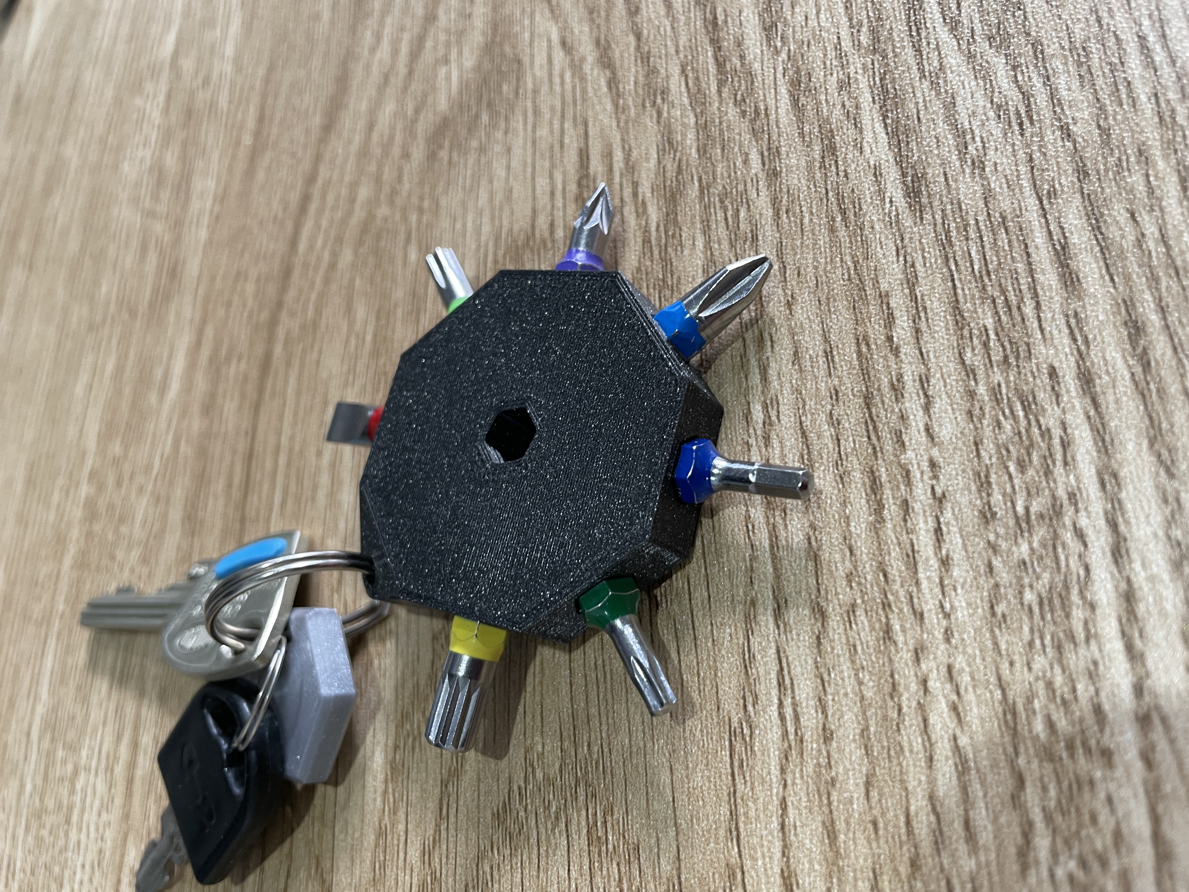 Miniatura 2 do modelo 3D Multibit Screwdriver Keychain