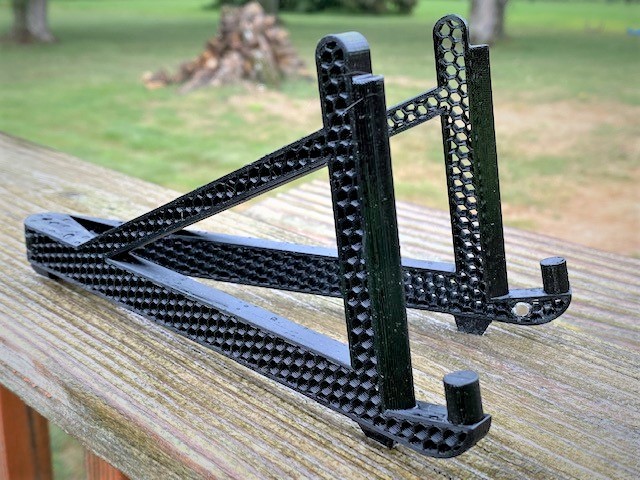 Folding iPad Stand w/ Magnetic Closure