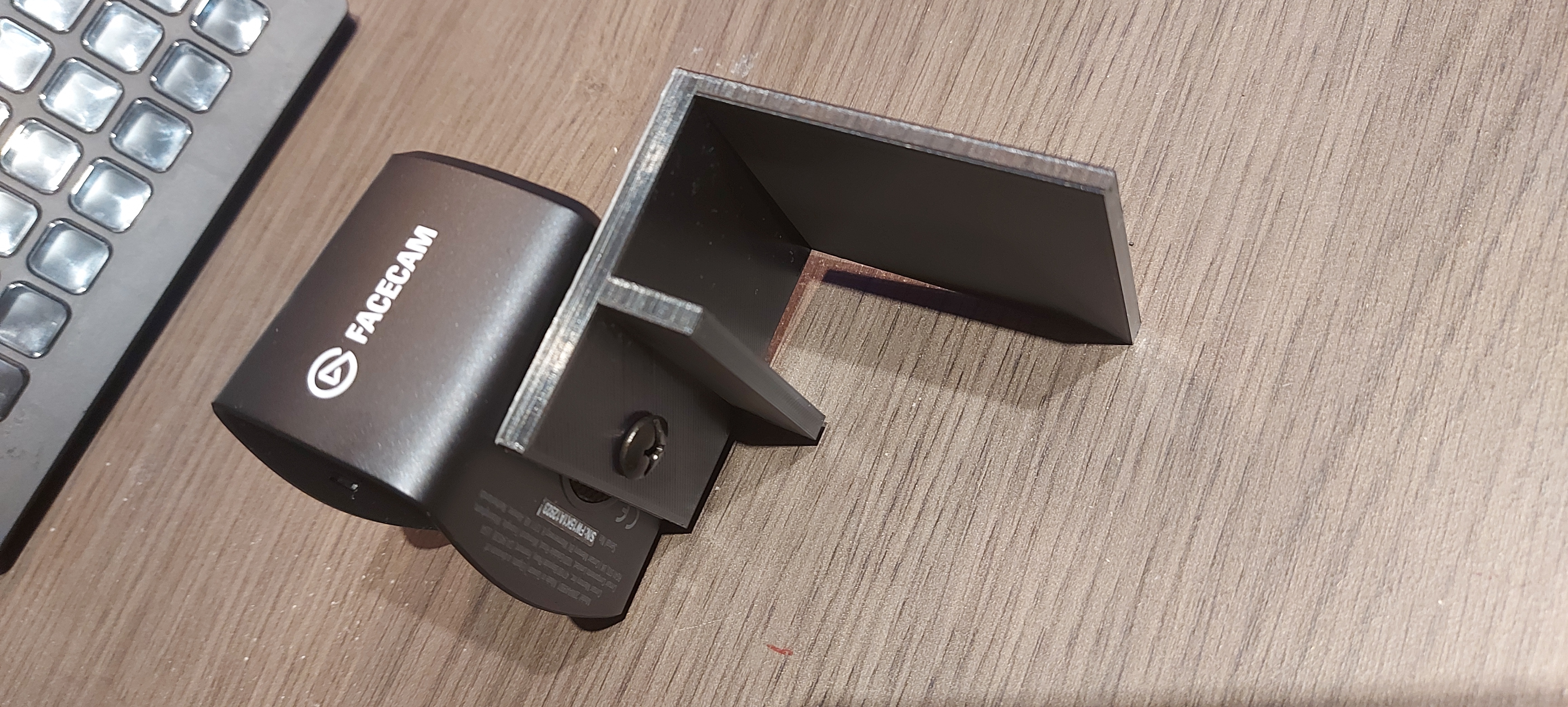 Facecamera monitor mount