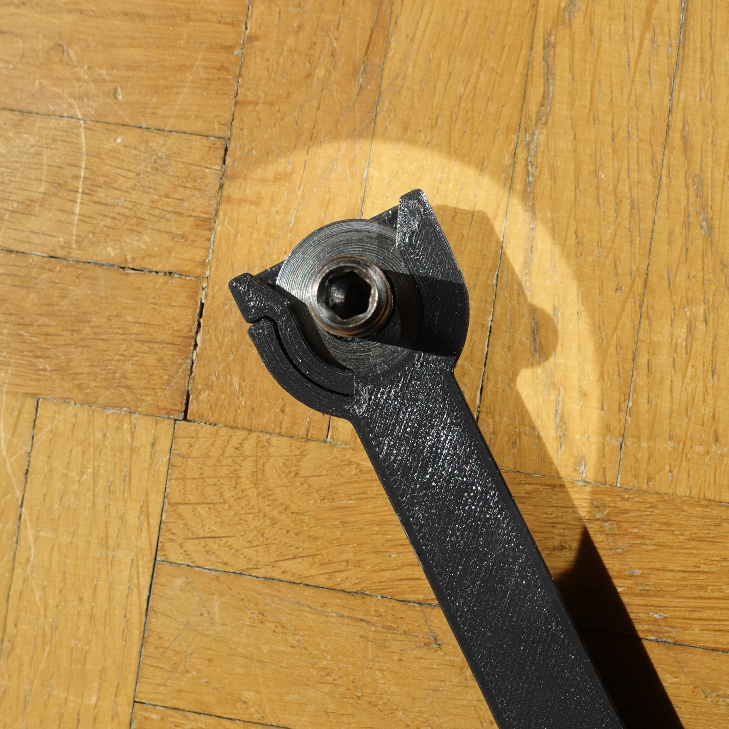 axle screw holder - a velomobile tool