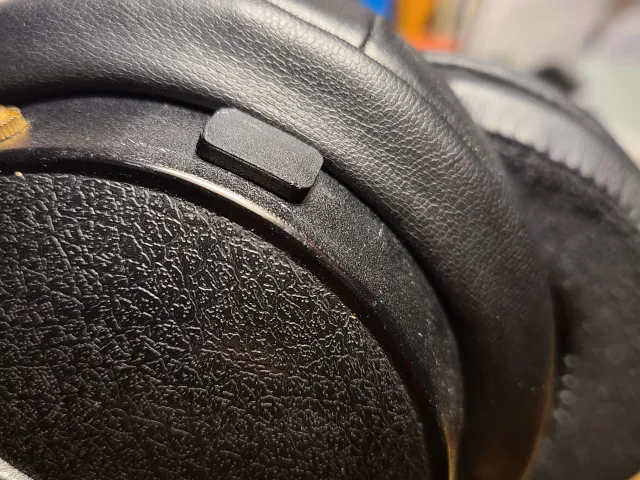 DT770 Cable Hole Plug