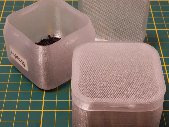 Nice square latch-lidded box (vase mode)