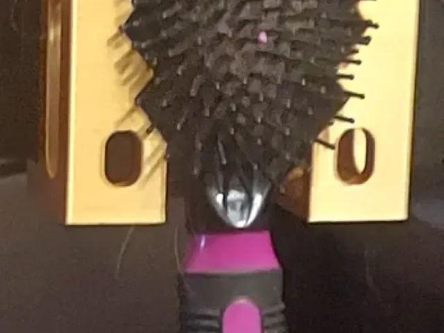 Hairbrush holder for sheetmetal shelving