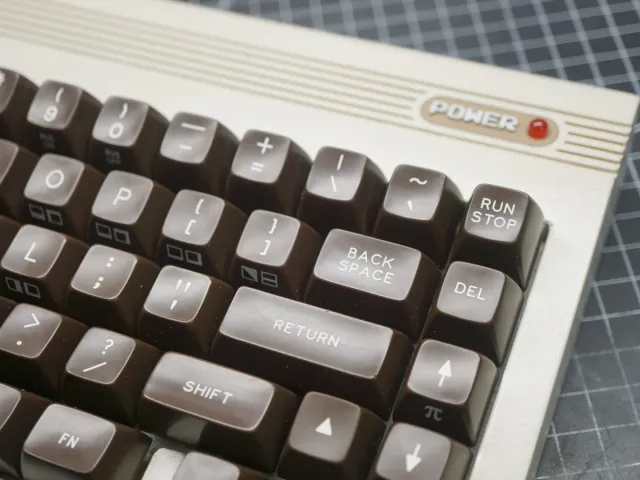 Retrodeck 65 - C64 inspired keyboard