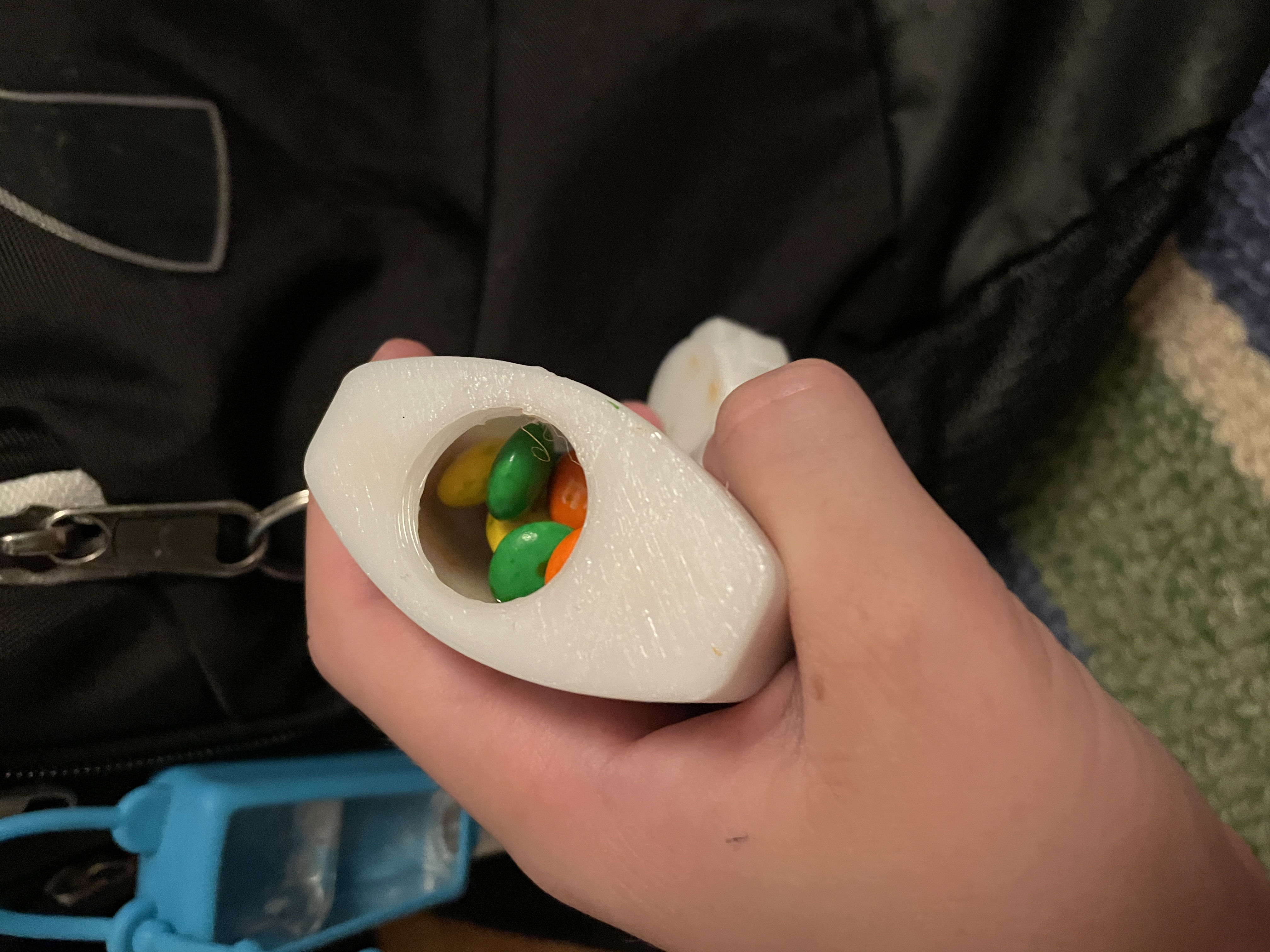 Miniatura 4 do modelo 3D M&M flask Keychain