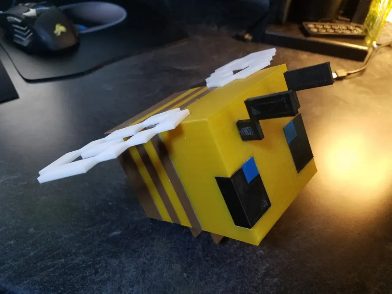 How to Make a 3D Minecraft Bee - Free Printable Papercraft in 2023