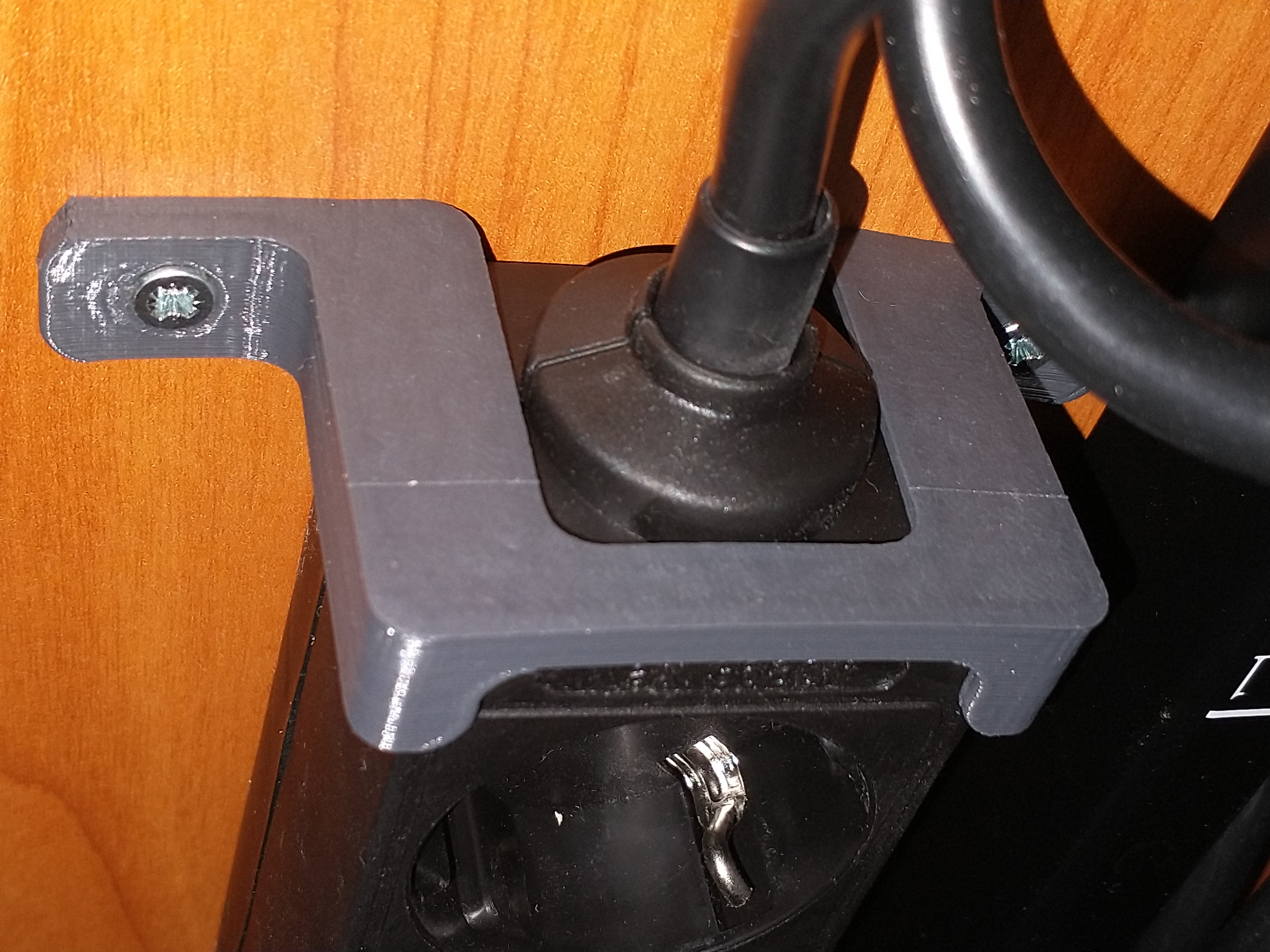 Parametrised Power Strip Mount with Rounded Corners